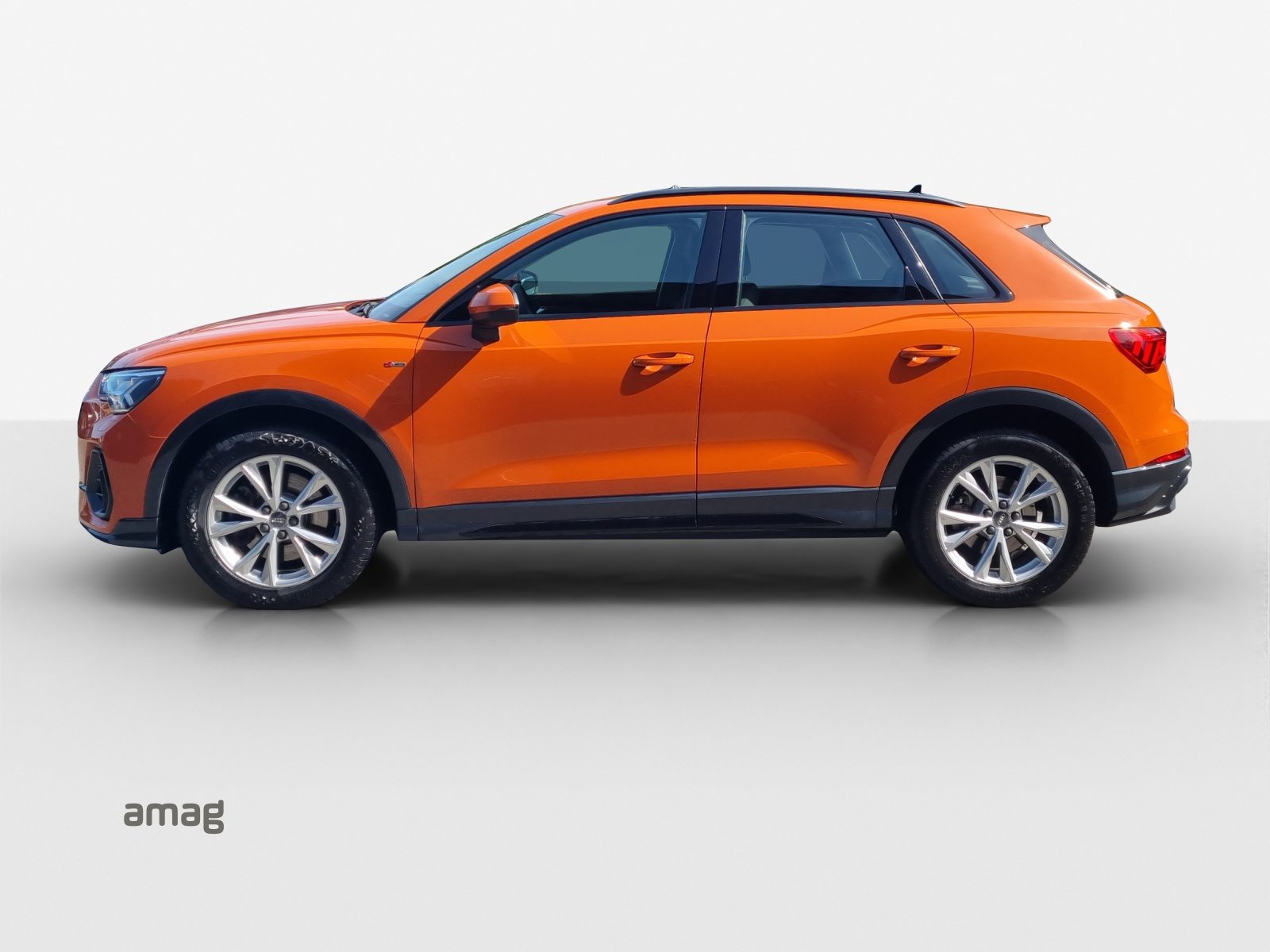 AUDI Q3 40 TFSI S line, Essence, Occasion / Utilisé, Automatique - 2