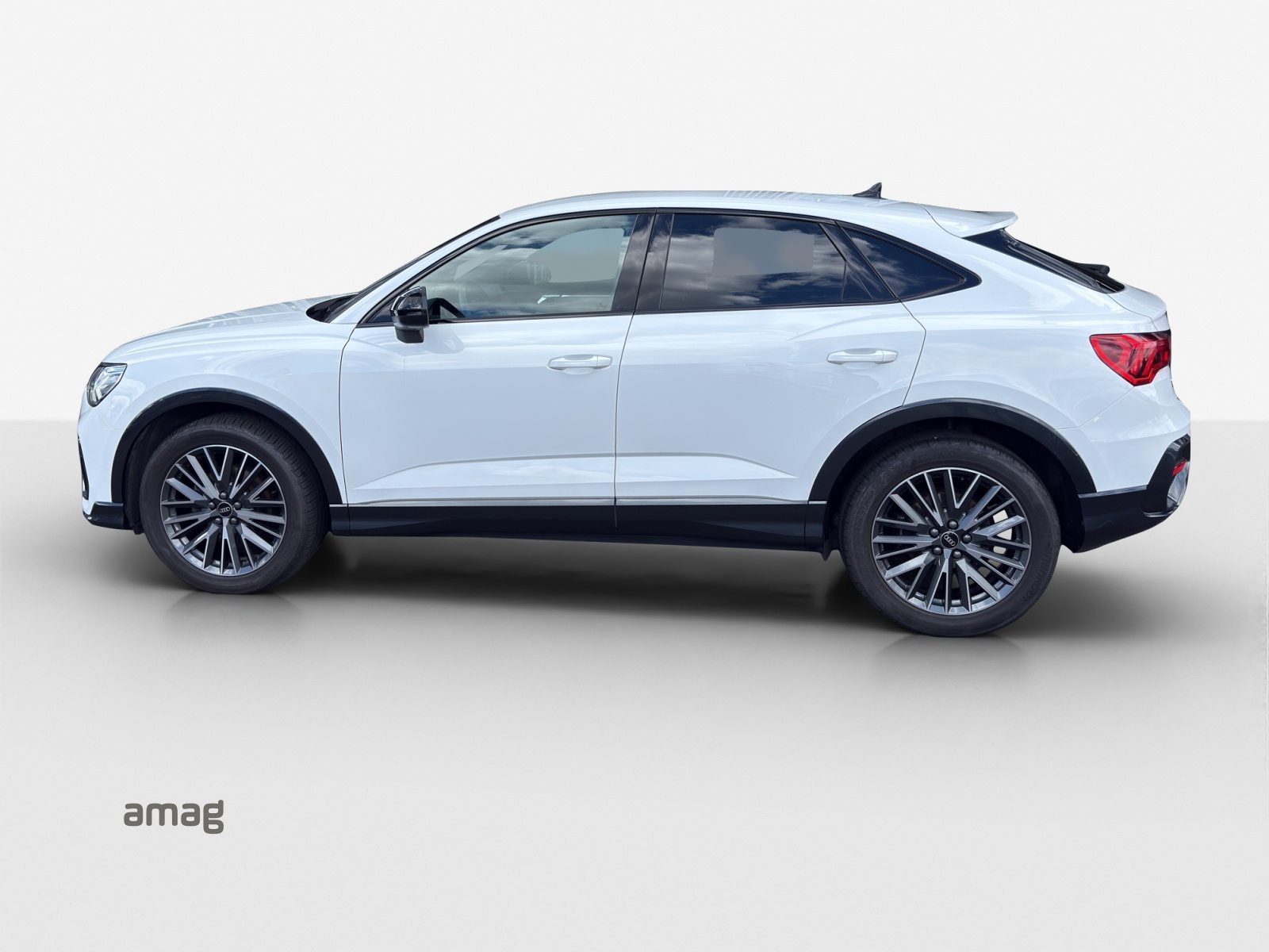 AUDI Q3 Sportback 35 TFSI Attraction, Benzin, Occasion / Gebraucht, Automatik - 2