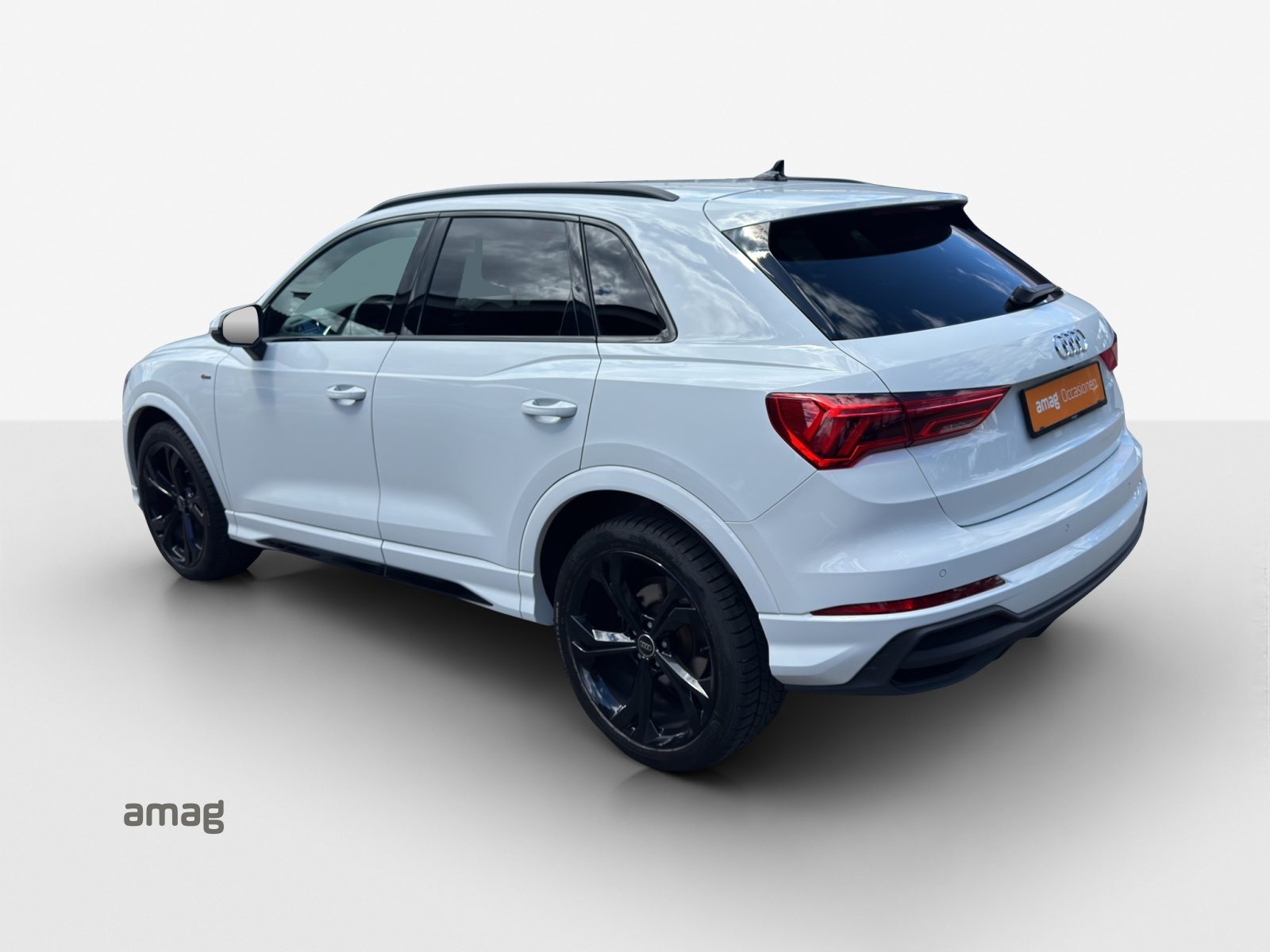 AUDI Q3 35 TFSI S line Attraction, Petrol, Second hand / Used, Automatic - 3