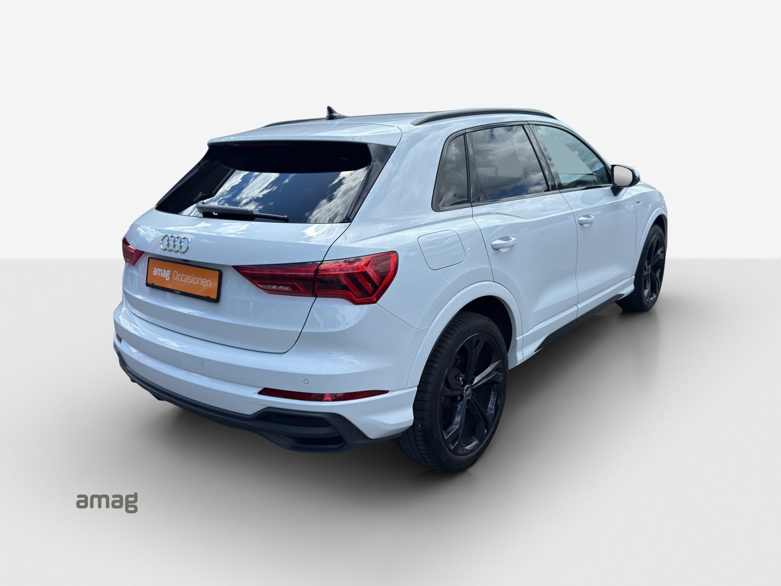 AUDI Q3 35 TFSI S line Attraction, Petrol, Second hand / Used, Automatic - 5