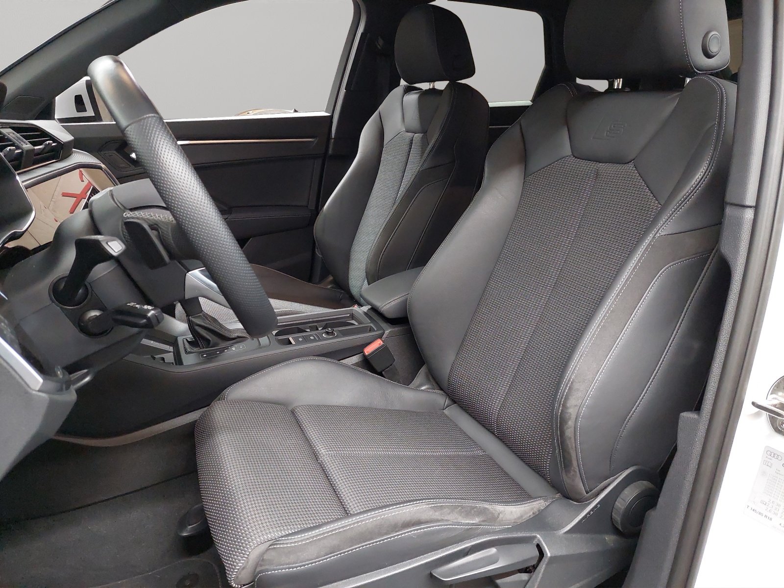 AUDI Q3 Sportback 35 TFSI S line Attraction S-tronic, Mild-Hybrid Benzin/Elektro, Occasion / Gebraucht, Automatik - 6