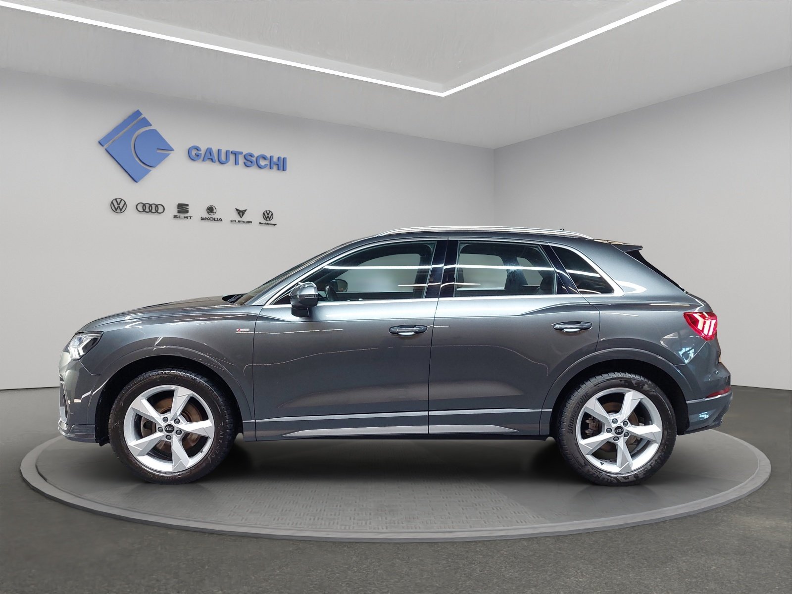 AUDI Q3 40 TFSI S line quattro S-tronic, Benzin, Occasion / Gebraucht, Automatik - 2