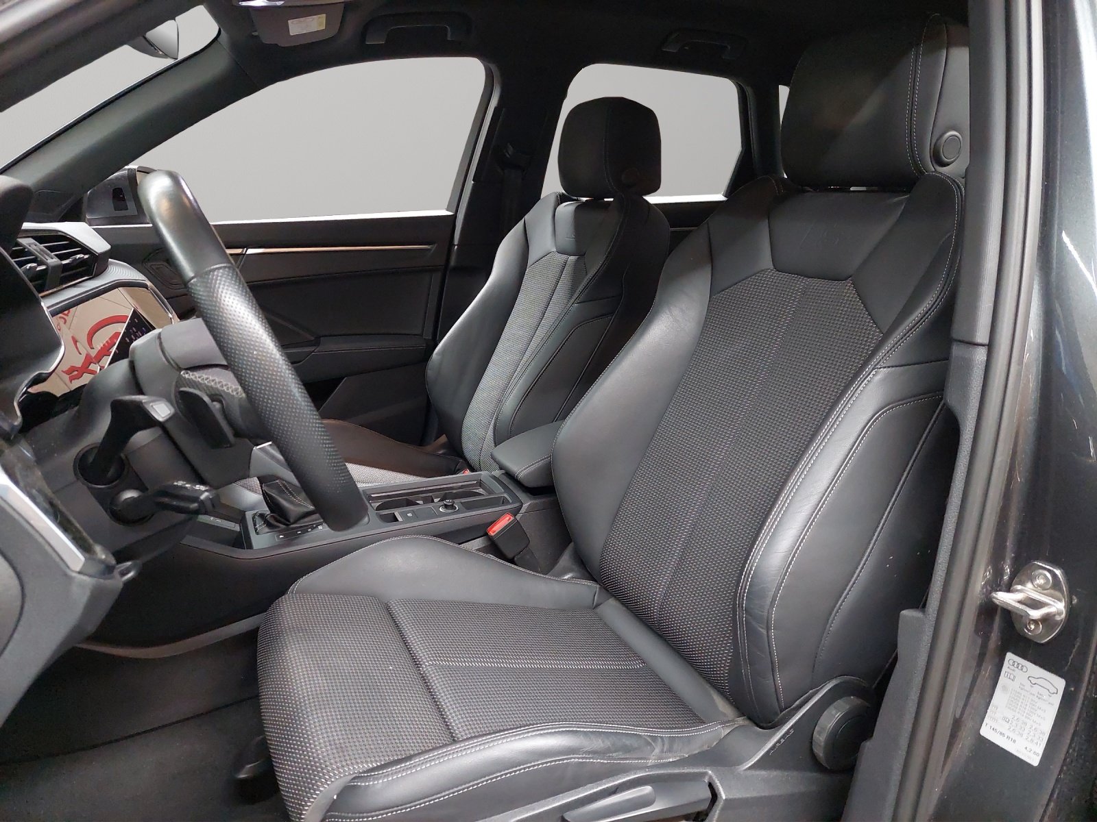 AUDI Q3 40 TFSI S line quattro S-tronic, Benzin, Occasion / Gebraucht, Automatik - 6