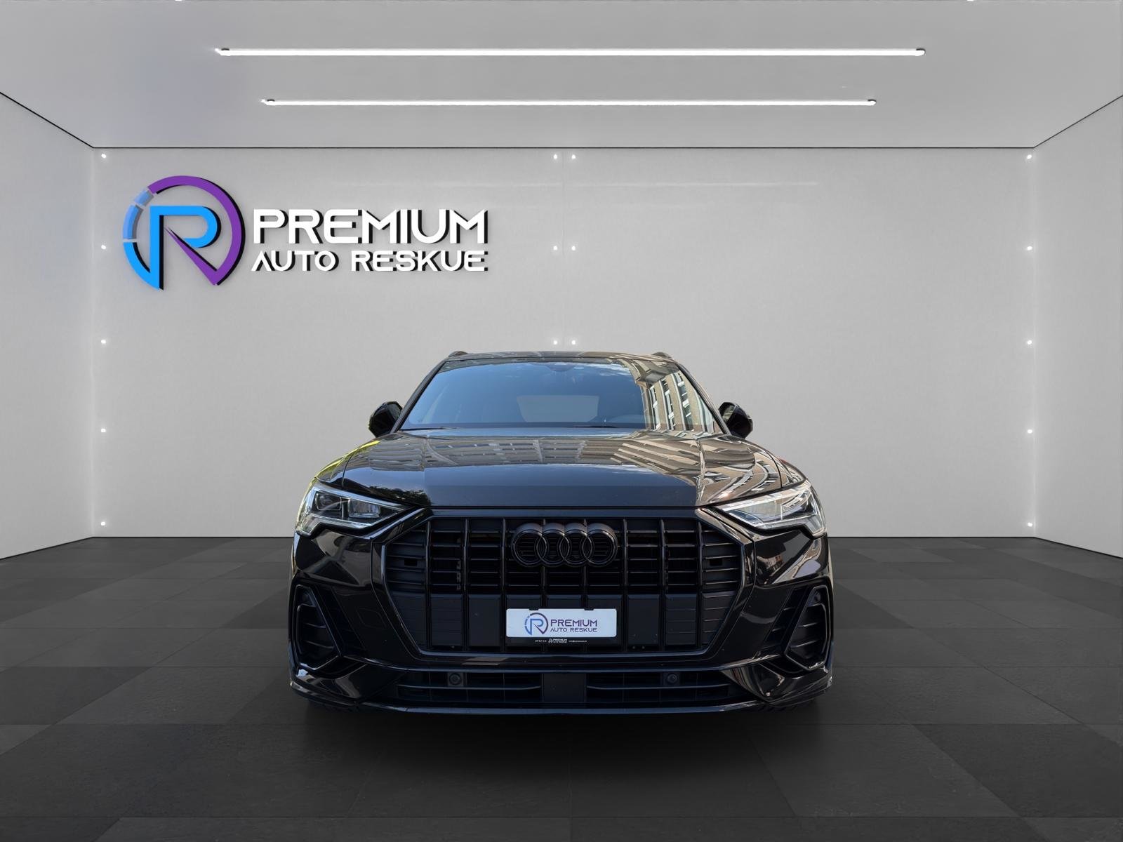 AUDI Q3 35 TFSI S line S-tronic, Petrol, Second hand / Used, Automatic - 2