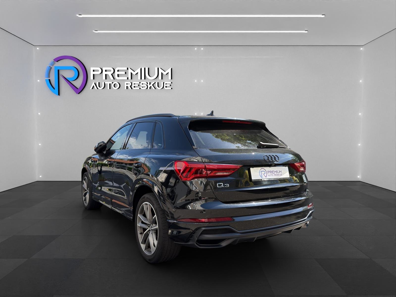 AUDI Q3 35 TFSI S line S-tronic, Petrol, Second hand / Used, Automatic - 4