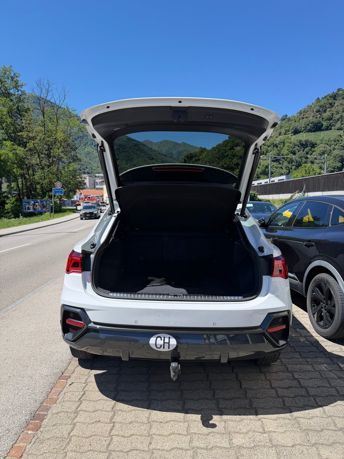 AUDI Q3 Sportback 35 TFSI S line Attraction S-tronic, Mild-Hybrid Benzin/Elektro, Occasion / Gebraucht, Automatik - 7