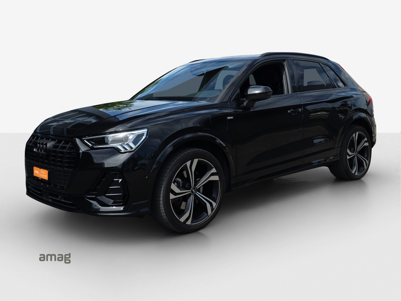 AUDI Q3 45 TFSI e S line Attraction