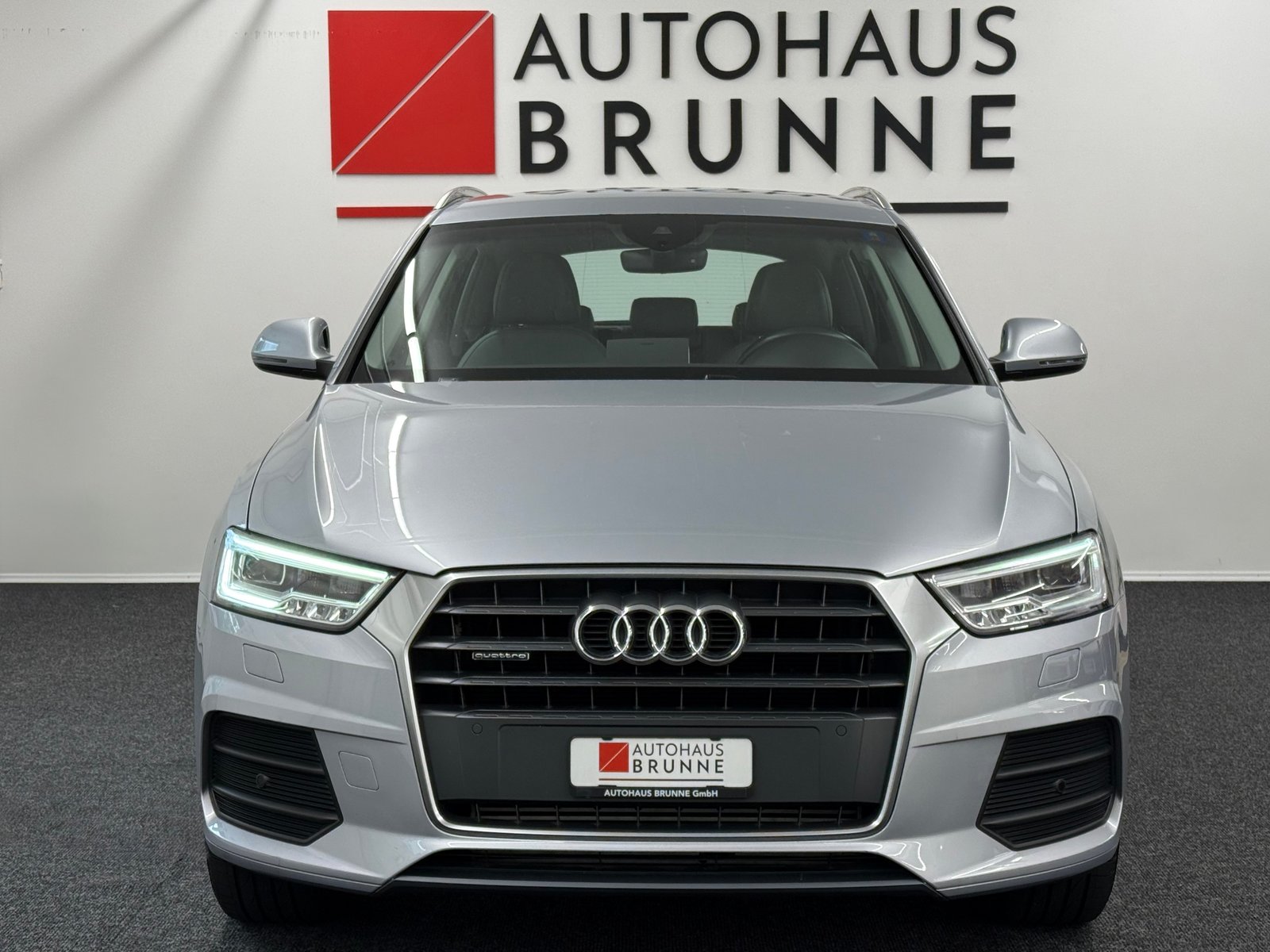 AUDI Q3 2.0 TFSI quattro S-tronic, Benzin, Occasion / Gebraucht, Automatik - 2