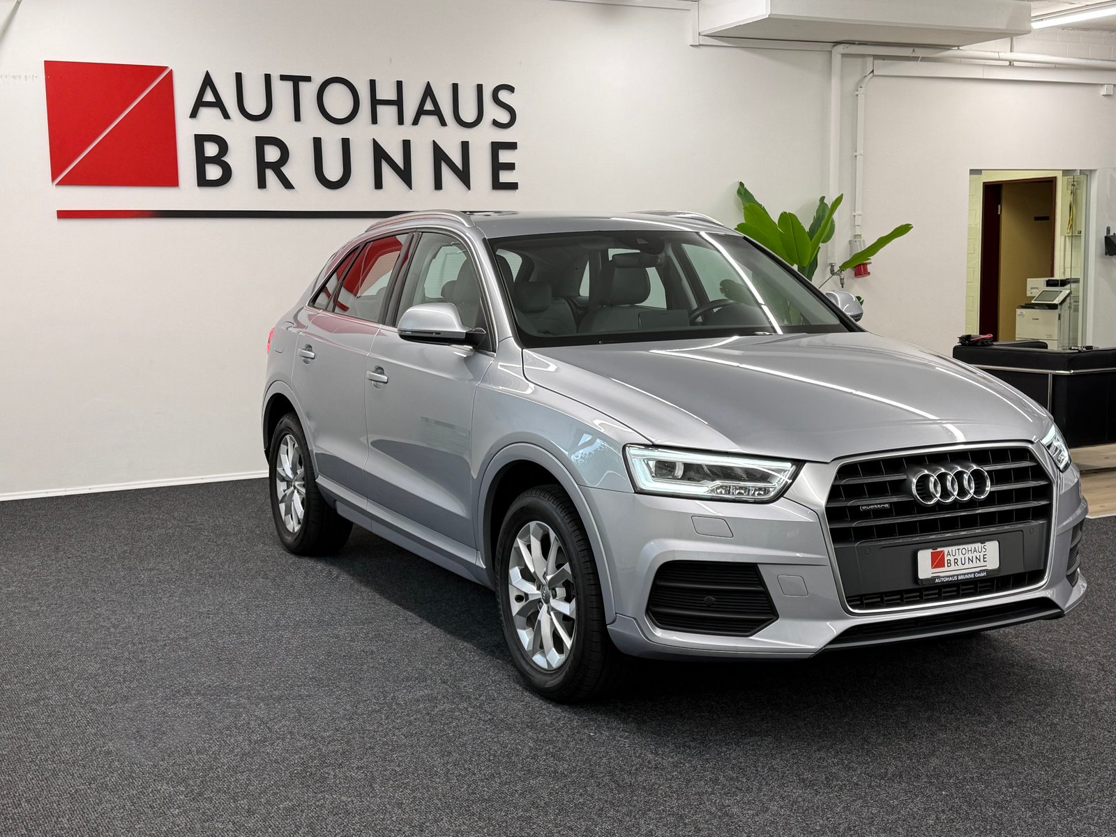 AUDI Q3 2.0 TFSI quattro S-tronic, Benzin, Occasion / Gebraucht, Automatik - 3