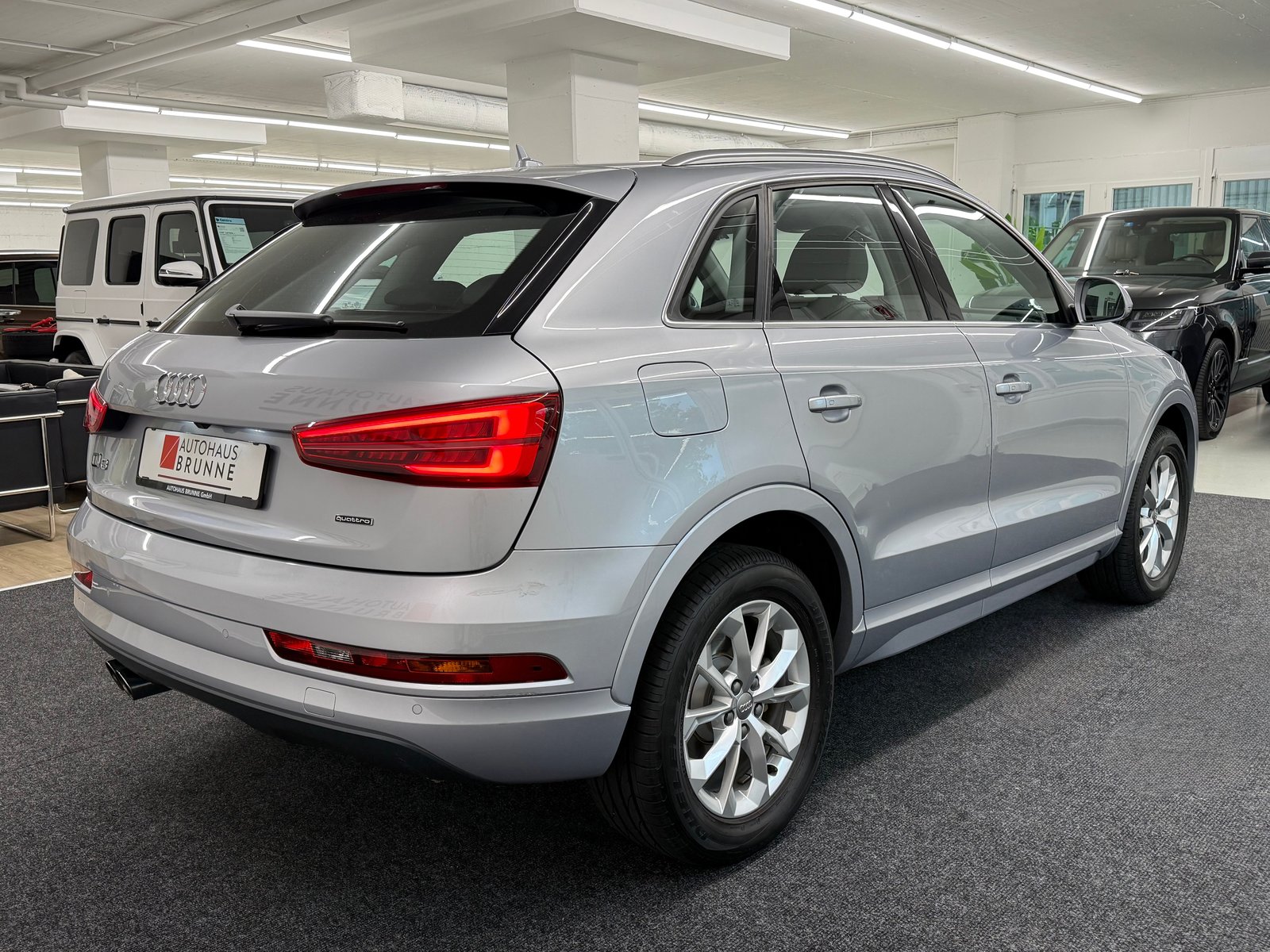 AUDI Q3 2.0 TFSI quattro S-tronic, Benzin, Occasion / Gebraucht, Automatik - 4