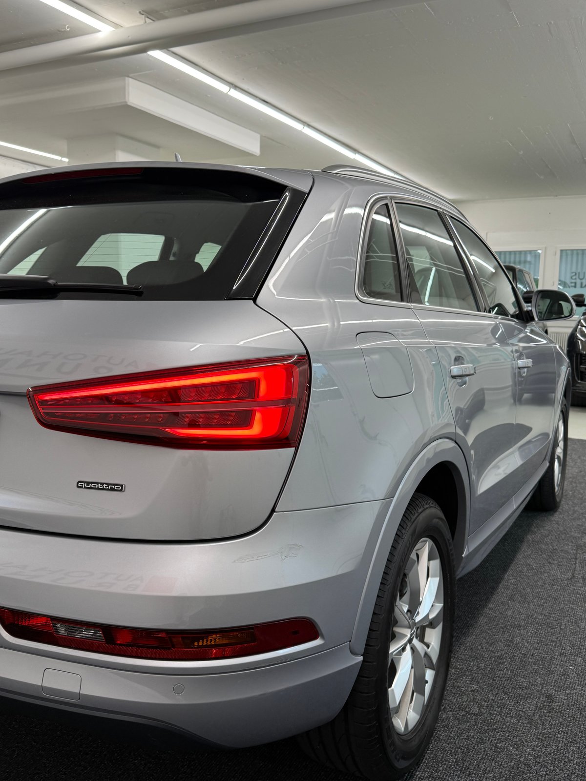 AUDI Q3 2.0 TFSI quattro S-tronic, Benzin, Occasion / Gebraucht, Automatik - 5