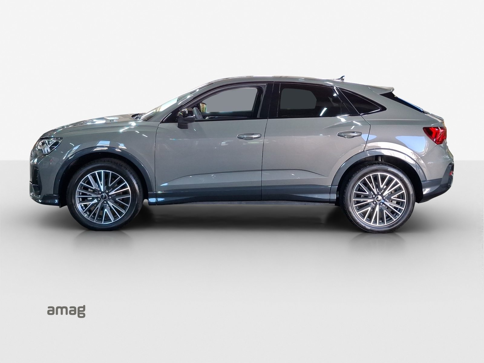 AUDI Q3 Sportback 35 TFSI Attraction, Benzin, Occasion / Gebraucht, Automatik - 2