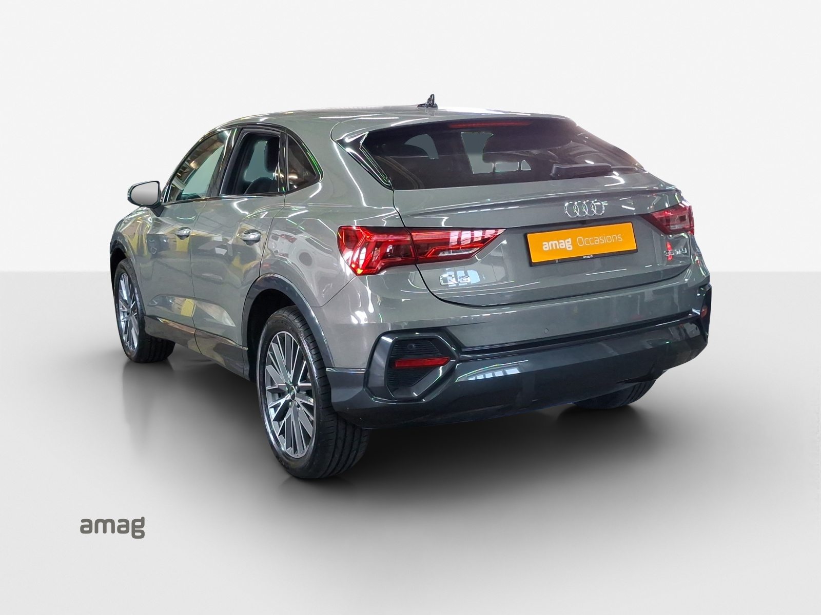 AUDI Q3 Sportback 35 TFSI Attraction, Petrol, Second hand / Used, Automatic - 3