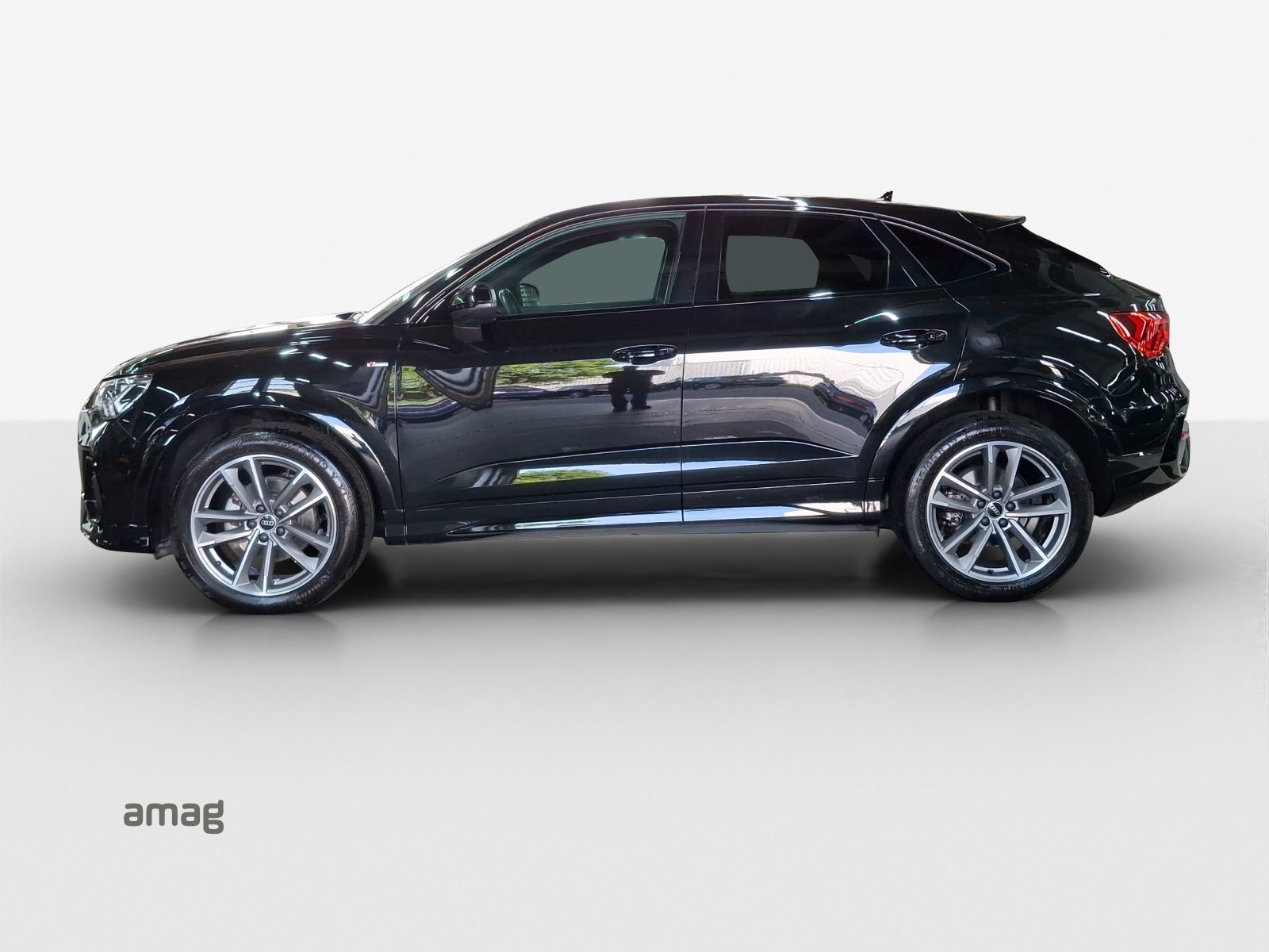 AUDI Q3 Sportback 35 TFSI S line Attraction, Petrol, Second hand / Used, Automatic - 2
