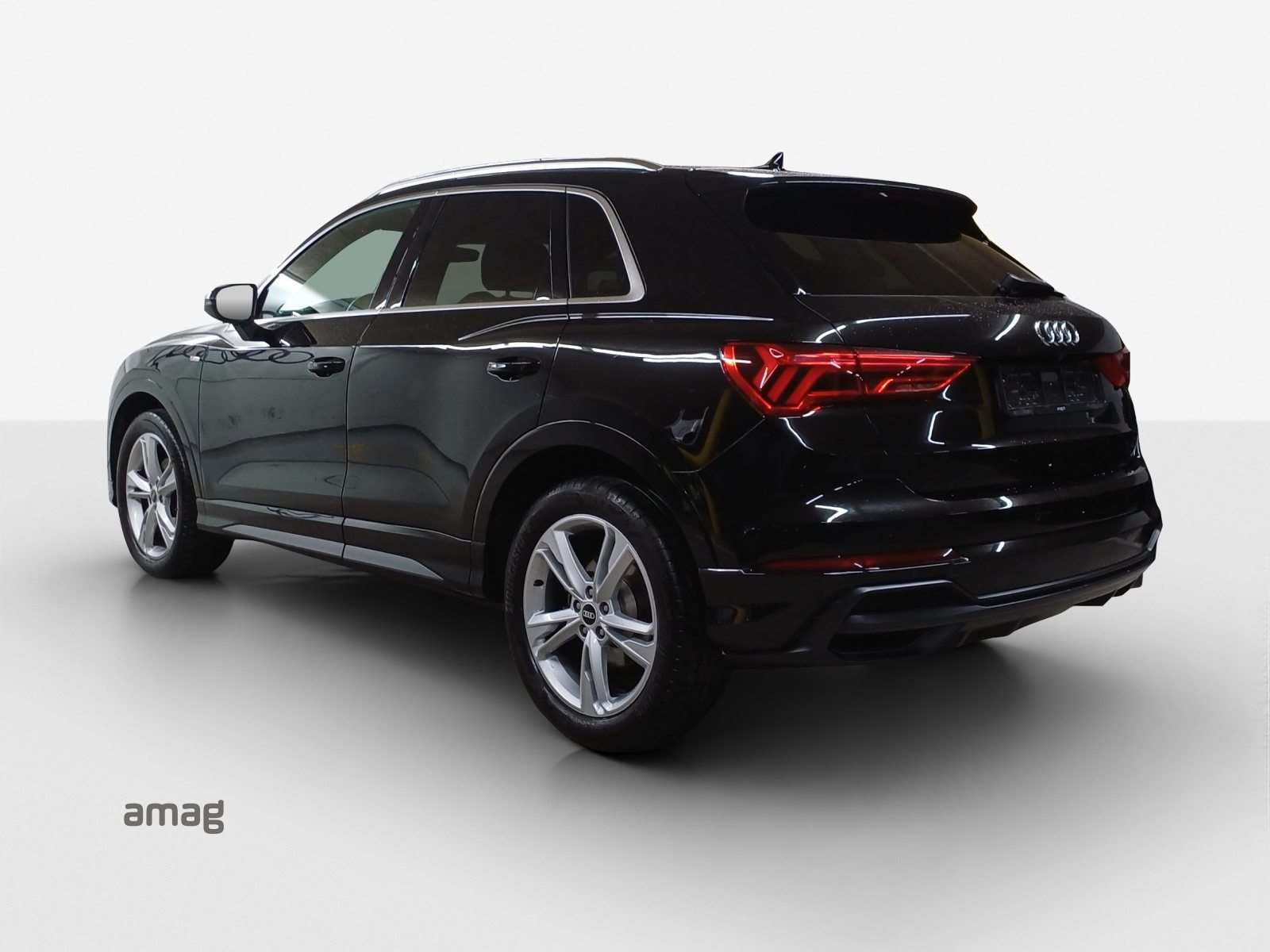 AUDI Q3 35 TFSI S line Attraction, Benzin, Occasion / Gebraucht, Automatik - 3