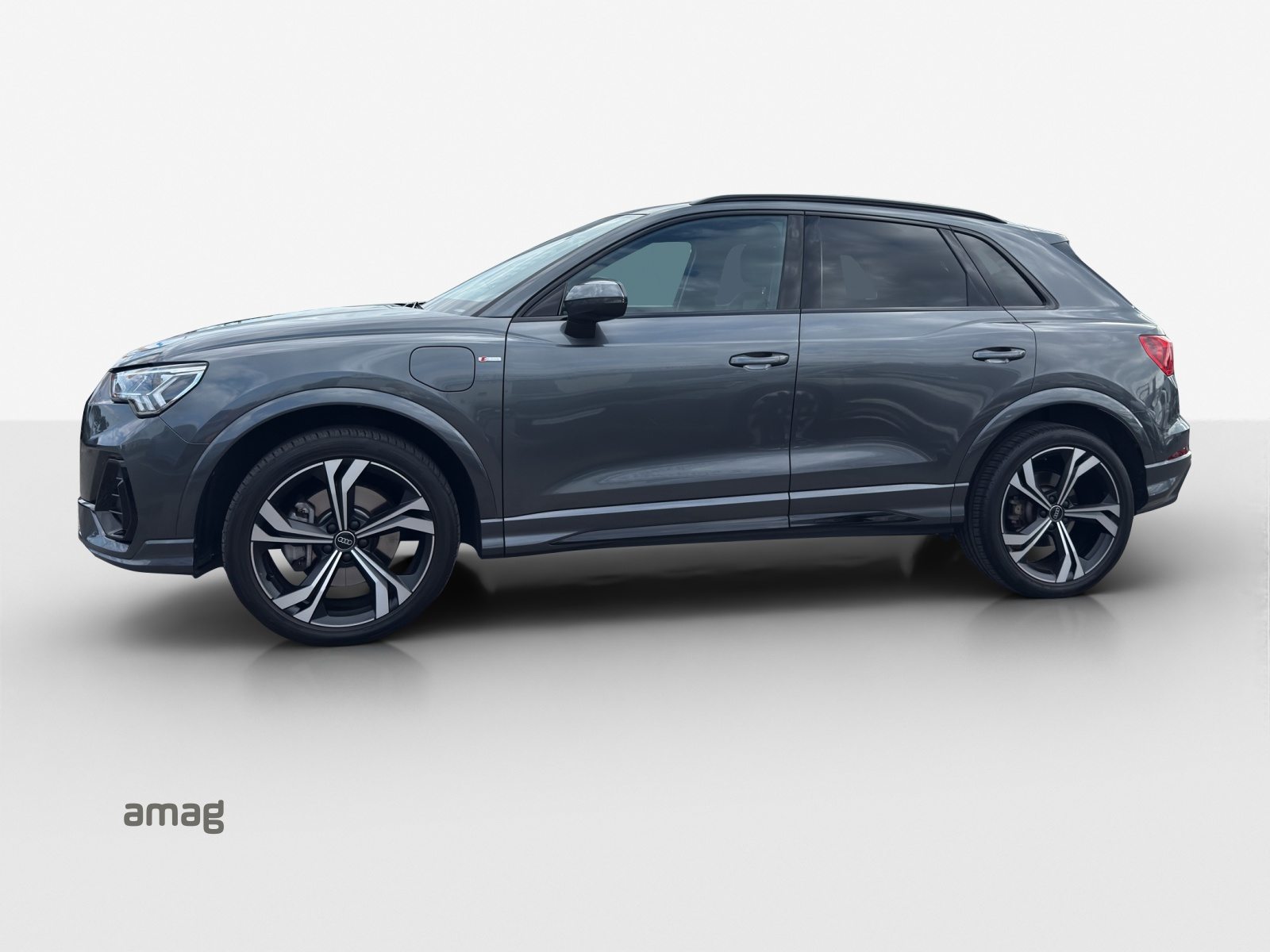 AUDI Q3 45 TFSI e S line, Full-Hybrid Petrol/Electric, Second hand / Used, Automatic - 2