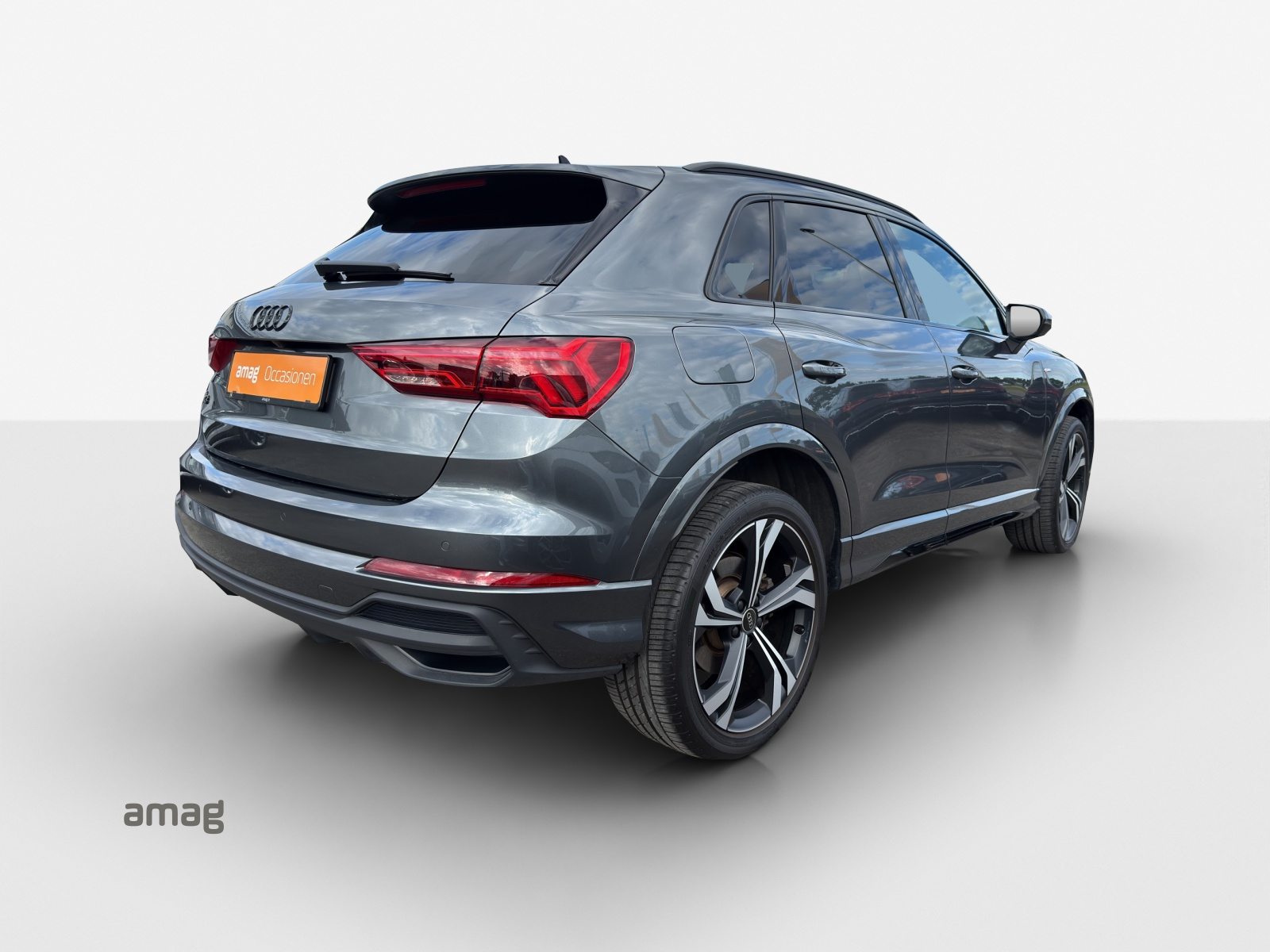 AUDI Q3 45 TFSI e S line, Full-Hybrid Petrol/Electric, Second hand / Used, Automatic - 5
