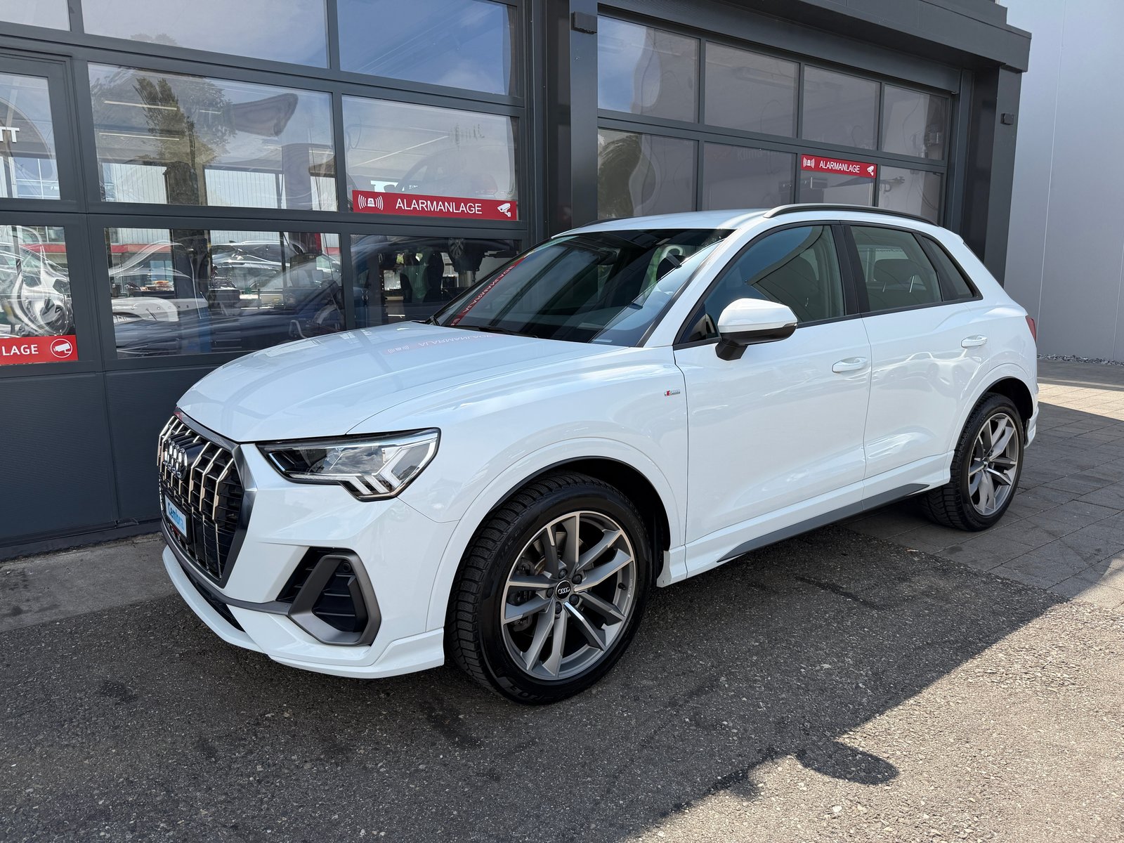 AUDI Q3 40 TDI S line quattro S-tronic, Diesel, Occasion / Gebraucht, Automatik - 2