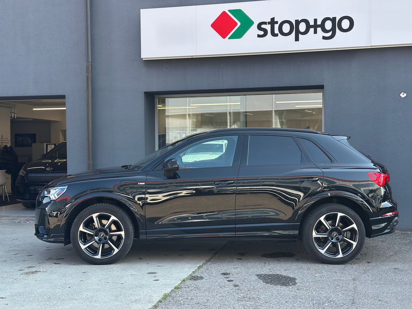 AUDI Q3 45 TFSI e S line S-tronic, Plug-in-Hybrid Petrol/Electric, Second hand / Used, Automatic - 3