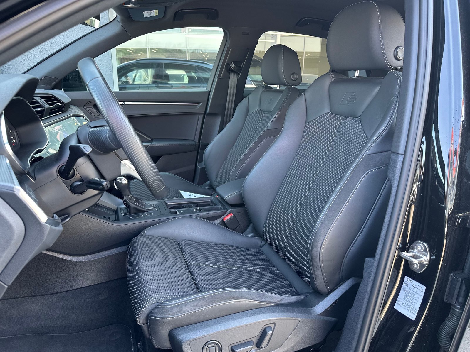 AUDI Q3 45 TFSI e S line S-tronic, Plug-in-Hybrid Petrol/Electric, Second hand / Used, Automatic - 5
