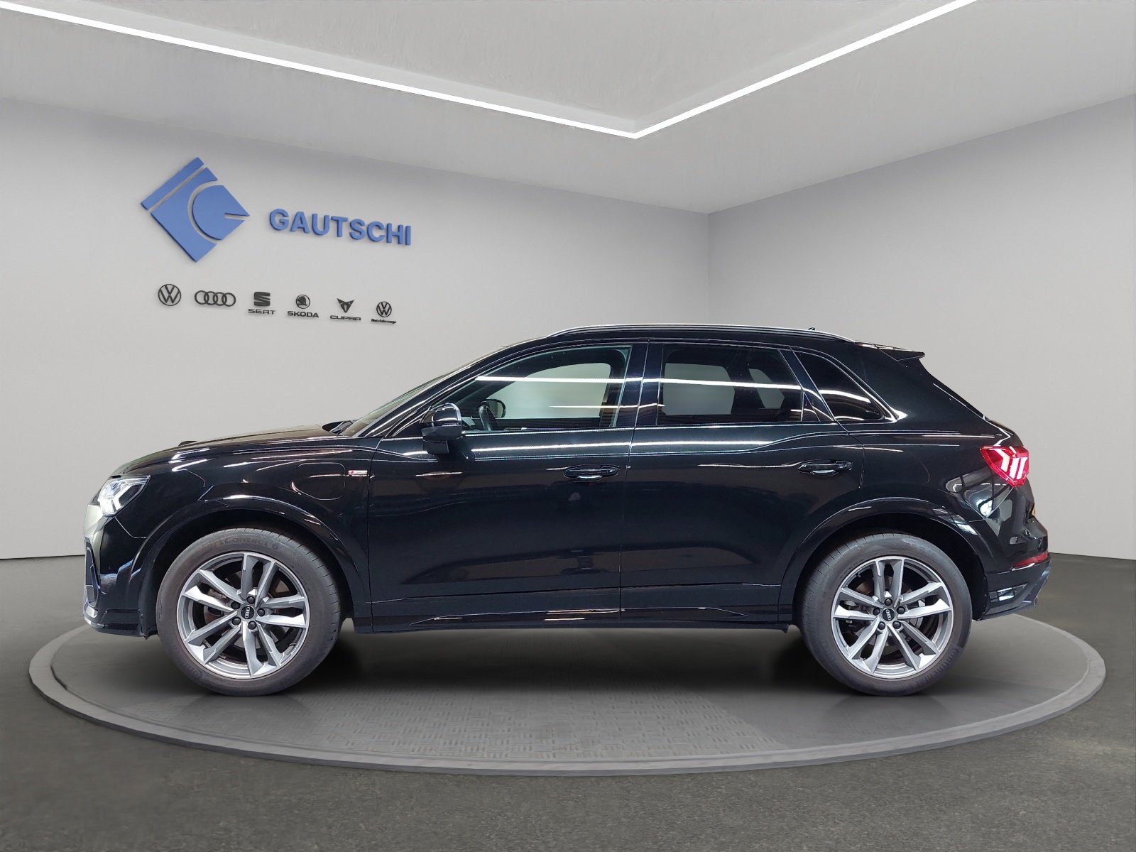 AUDI Q3 45 TFSI e S line S-tronic, Plug-in-Hybrid Petrol/Electric, Second hand / Used, Automatic - 2