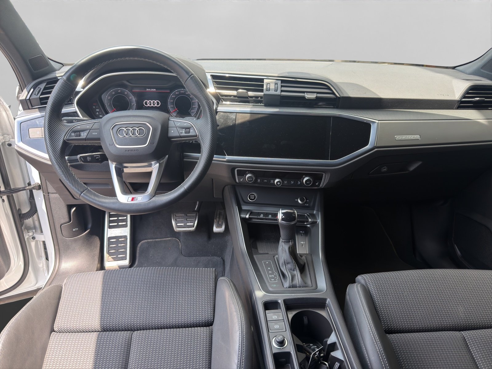 AUDI Q3 2.0 40 TFSI S line quattro S-Tronic, Petrol, Second hand / Used, Automatic - 6