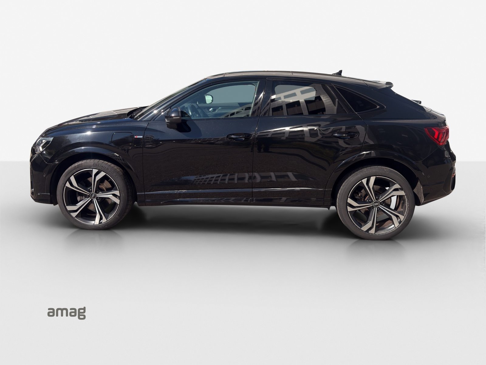 AUDI Q3 Sportback 45 TFSI e S line Attraction, Voll-Hybrid Benzin/Elektro, Occasion / Gebraucht, Automatik - 2