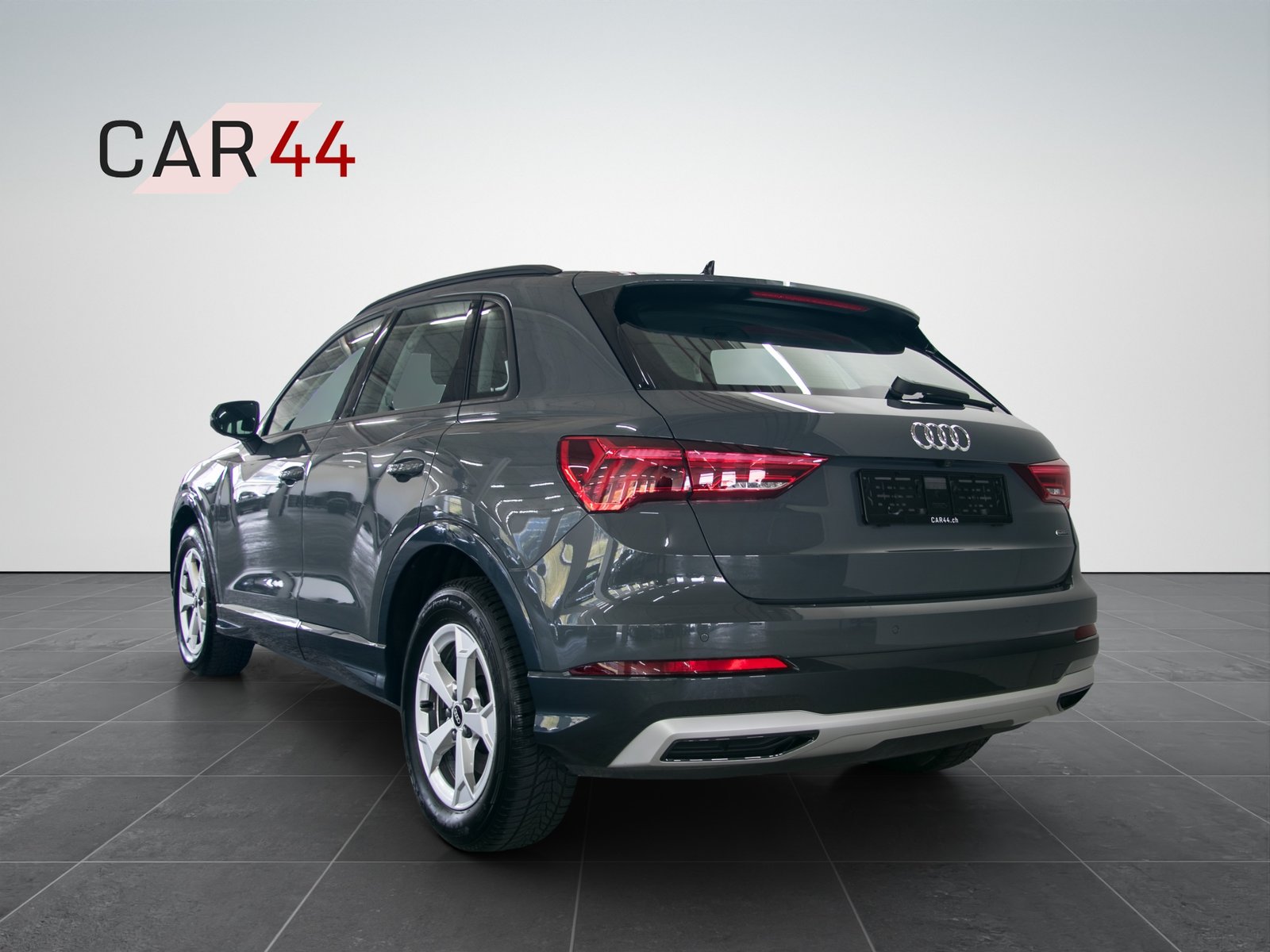 AUDI Q3 40 TFSI advanced quattro S-tronic, Petrol, Second hand / Used, Automatic - 3