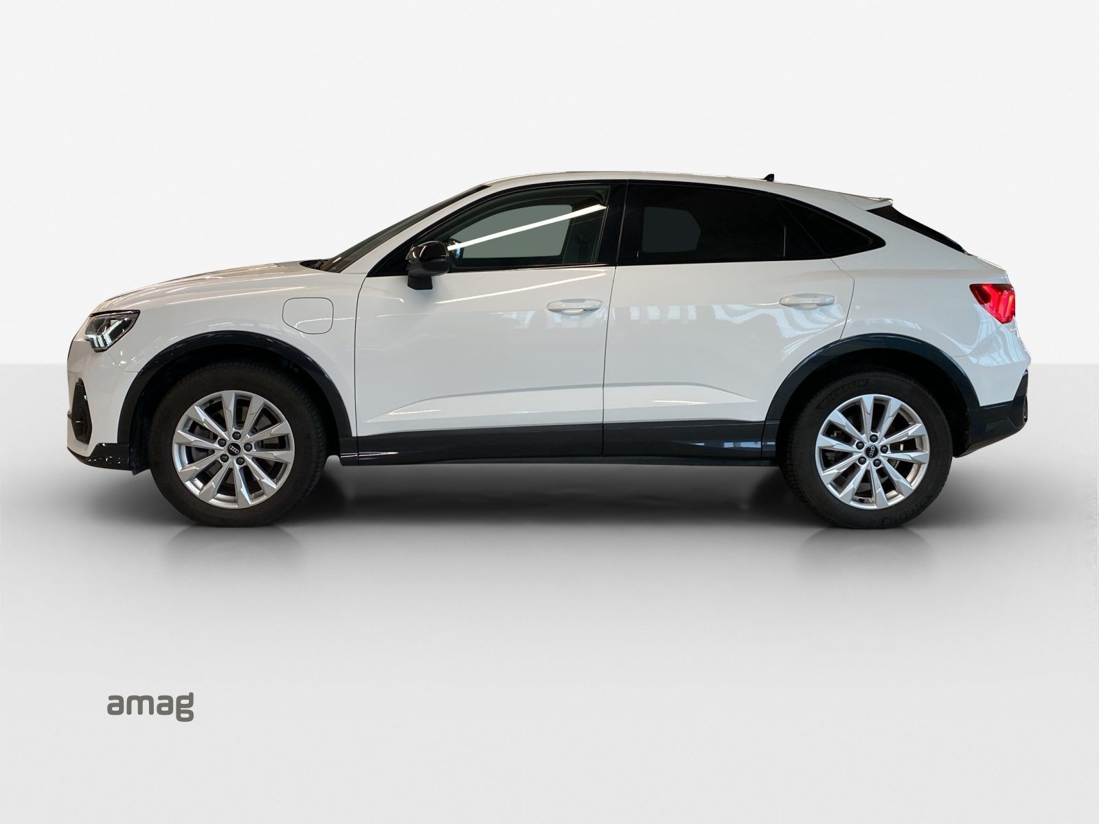 AUDI Q3 Sportback 45 TFSI e Attraction, Hybride Intégral Essence/Électricité, Occasion / Utilisé, Automatique - 2