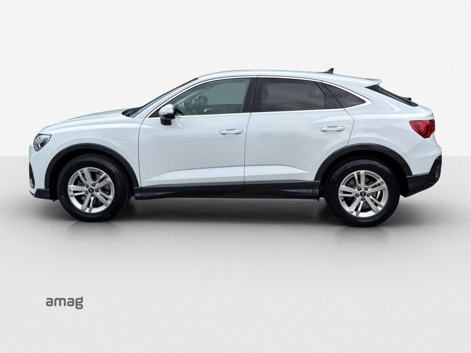 AUDI Q3 Sportback 35 TFSI Attraction, Benzin, Occasion / Gebraucht, Automatik - 2