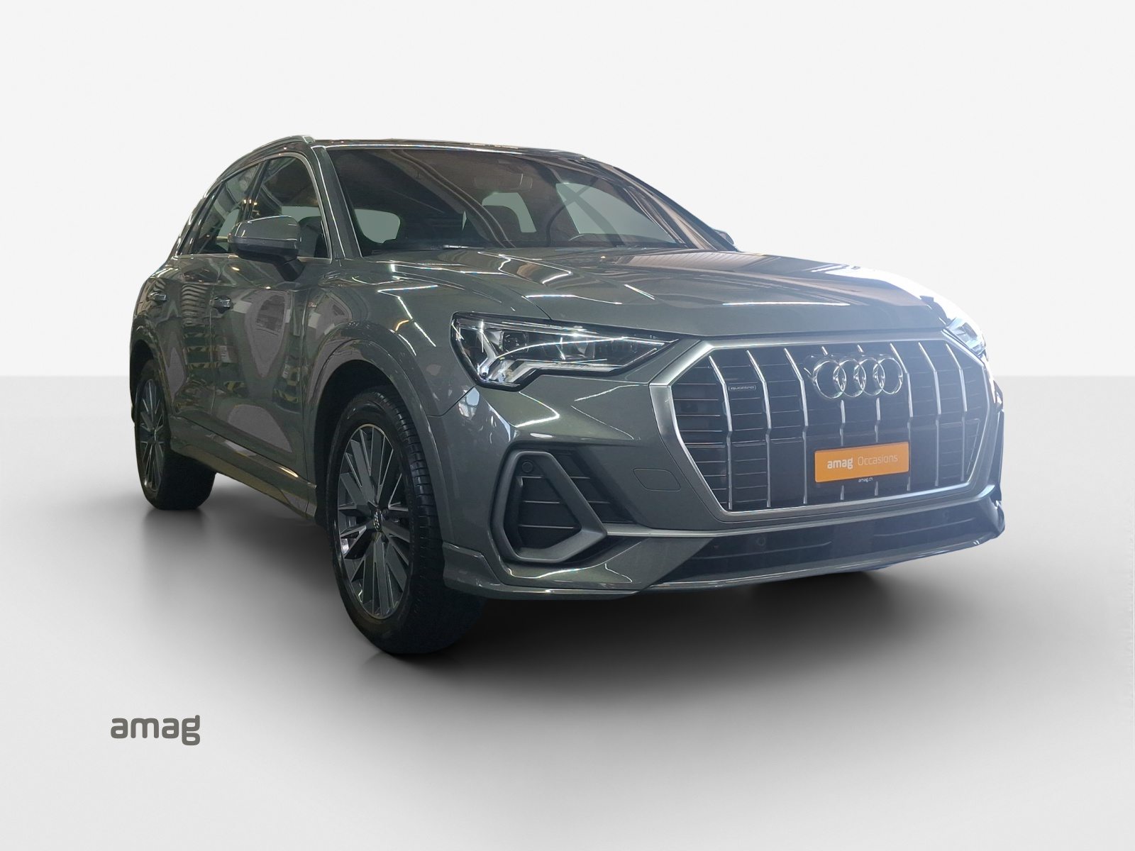 AUDI Q3 40 TFSI S line, Benzin, Occasion / Gebraucht, Automatik - 6