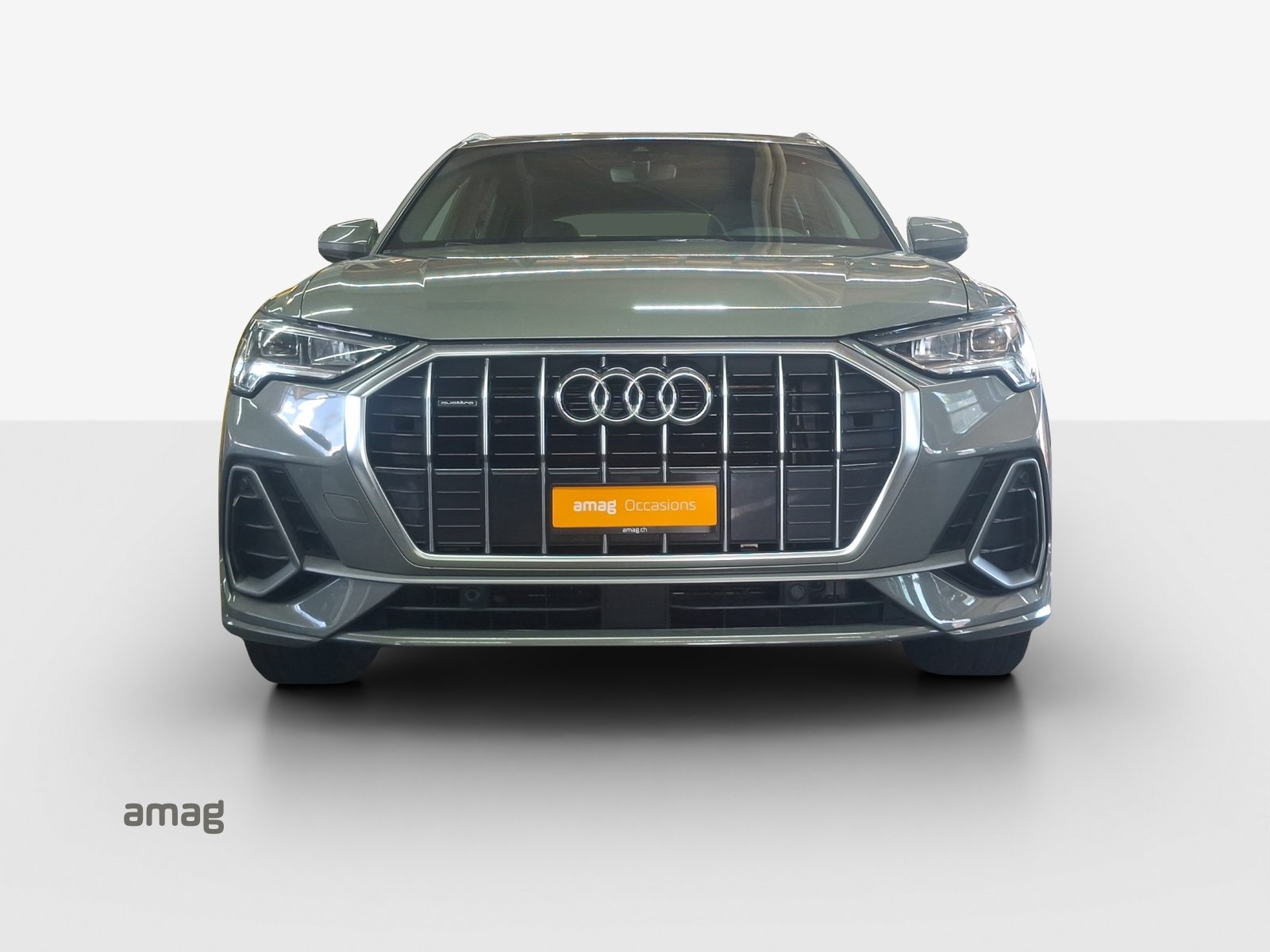 AUDI Q3 40 TFSI S line, Benzin, Occasion / Gebraucht, Automatik - 7