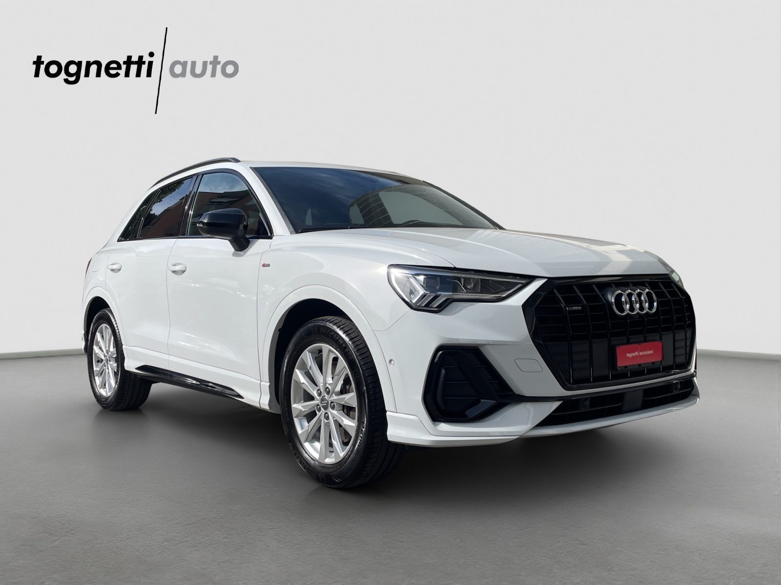 AUDI Q3 45 TFSI S line, Essence, Occasion / Utilisé, Automatique - 2