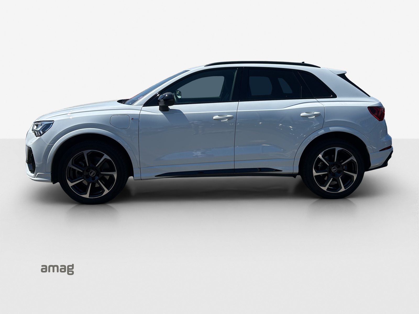 AUDI Q3 45 TFSI e S line Attraction, Hybride Intégral Essence/Électricité, Occasion / Utilisé, Automatique - 2