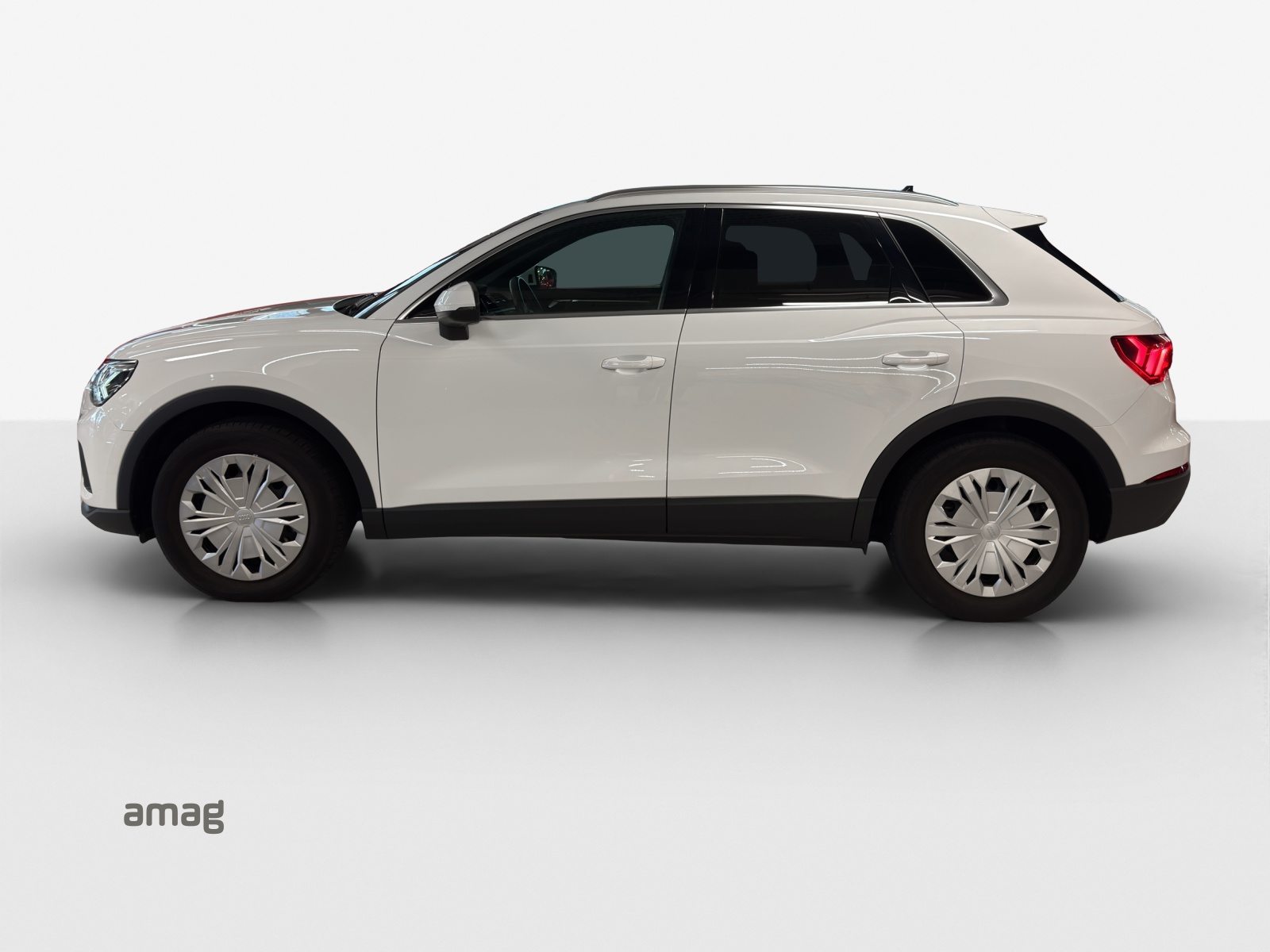 AUDI Q3 40 TFSI, Petrol, Second hand / Used, Automatic - 2