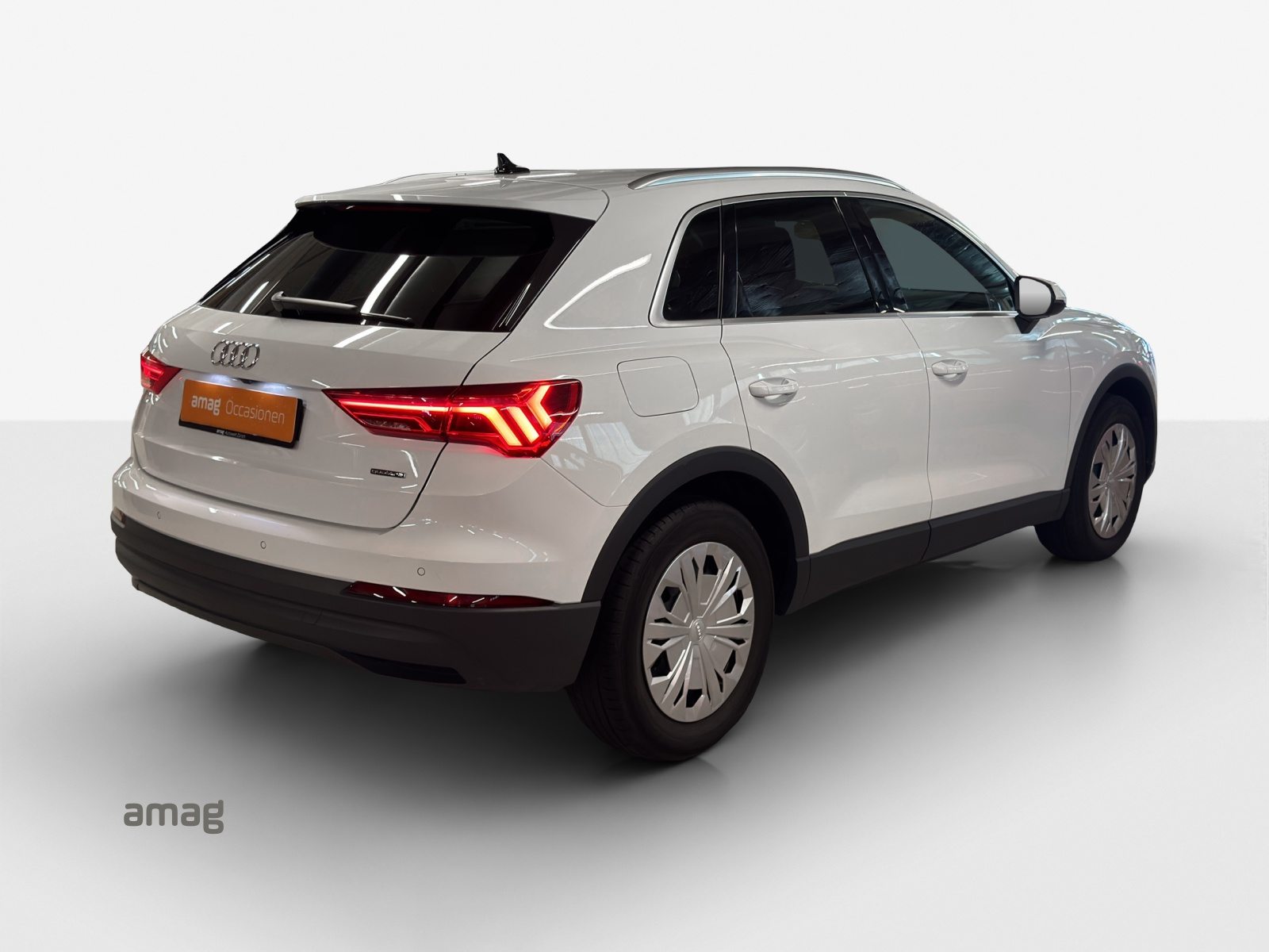 AUDI Q3 40 TFSI, Petrol, Second hand / Used, Automatic - 5