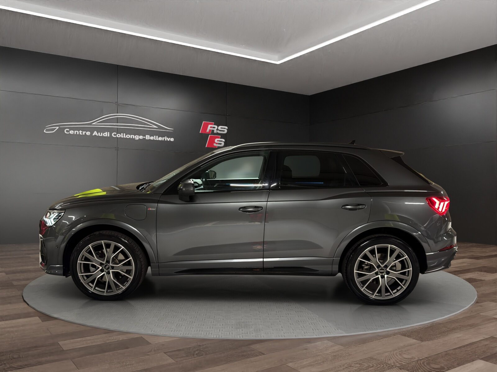 AUDI Q3 45 TFSI e S line Attraction, Voll-Hybrid Benzin/Elektro, Occasion / Gebraucht, Automatik - 3
