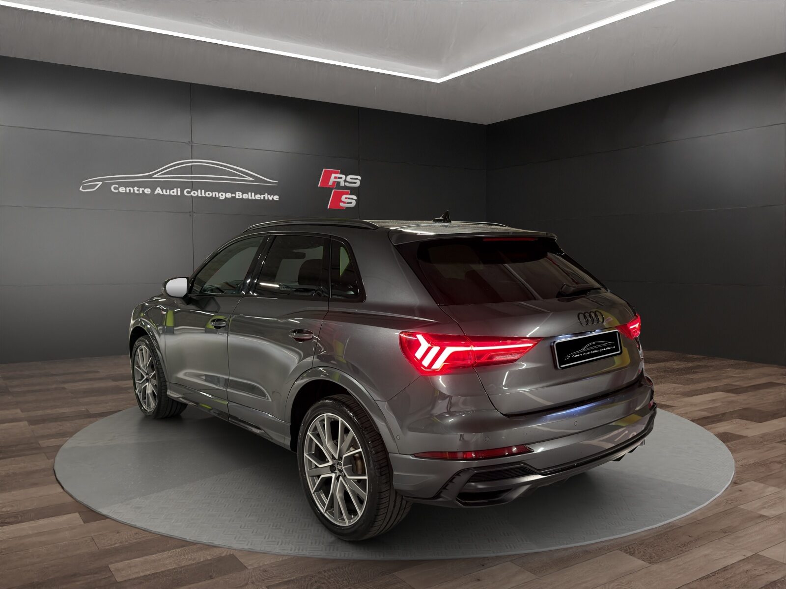 AUDI Q3 45 TFSI e S line Attraction, Voll-Hybrid Benzin/Elektro, Occasion / Gebraucht, Automatik - 4
