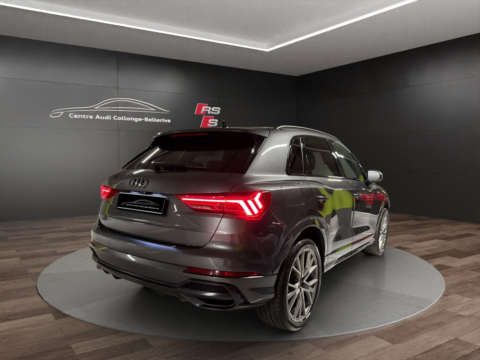 AUDI Q3 45 TFSI e S line Attraction, Voll-Hybrid Benzin/Elektro, Occasion / Gebraucht, Automatik - 6