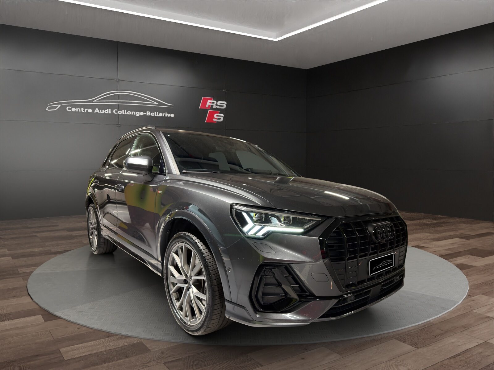 AUDI Q3 45 TFSI e S line Attraction, Voll-Hybrid Benzin/Elektro, Occasion / Gebraucht, Automatik - 7