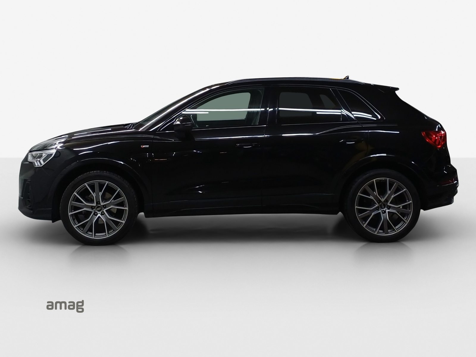 AUDI Q3 35 TFSI S line Attraction, Petrol, Second hand / Used, Automatic - 2