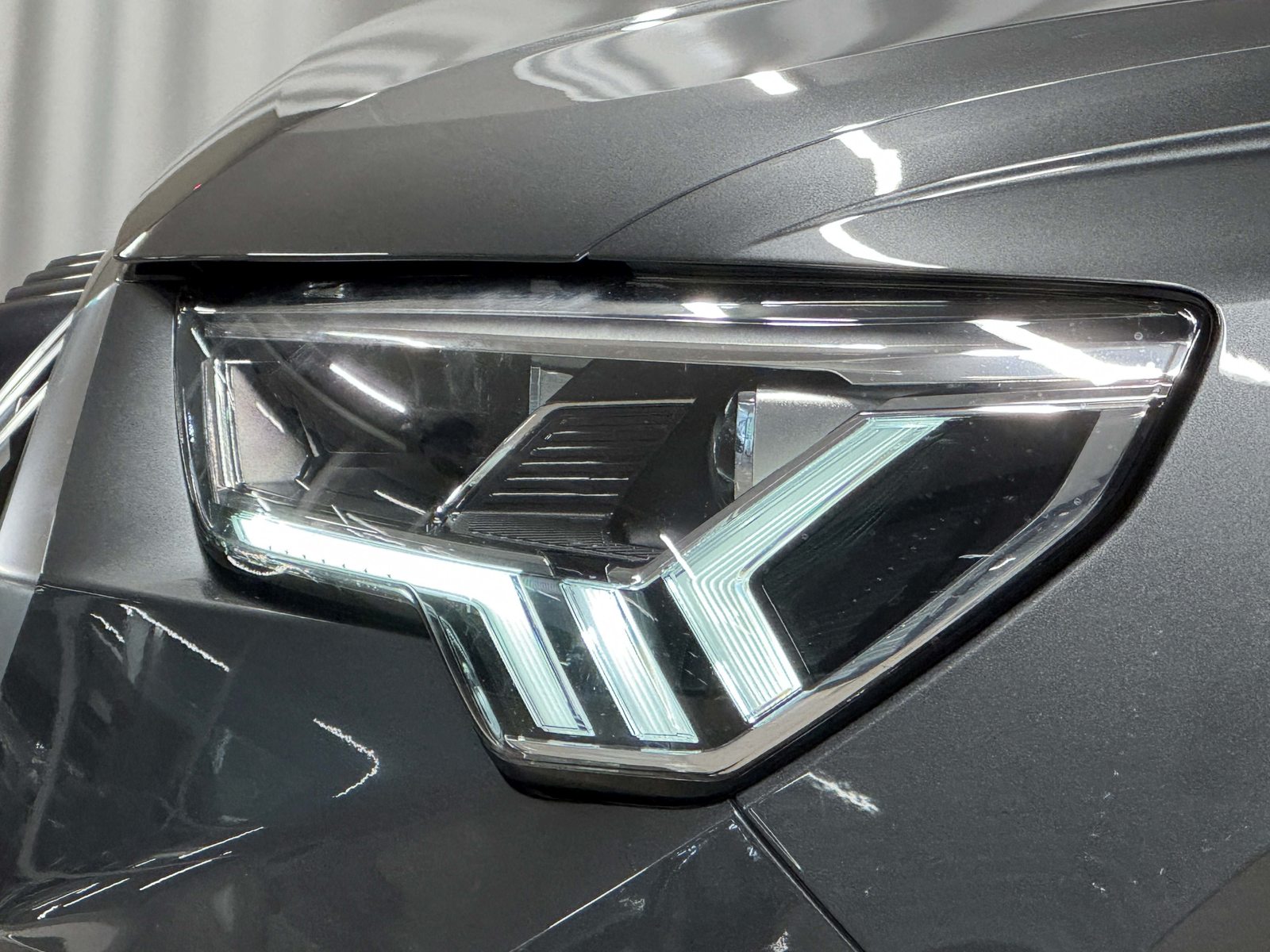 AUDI Q3 35 TFSI S line Attraction, Benzin, Occasion / Gebraucht, Automatik - 7