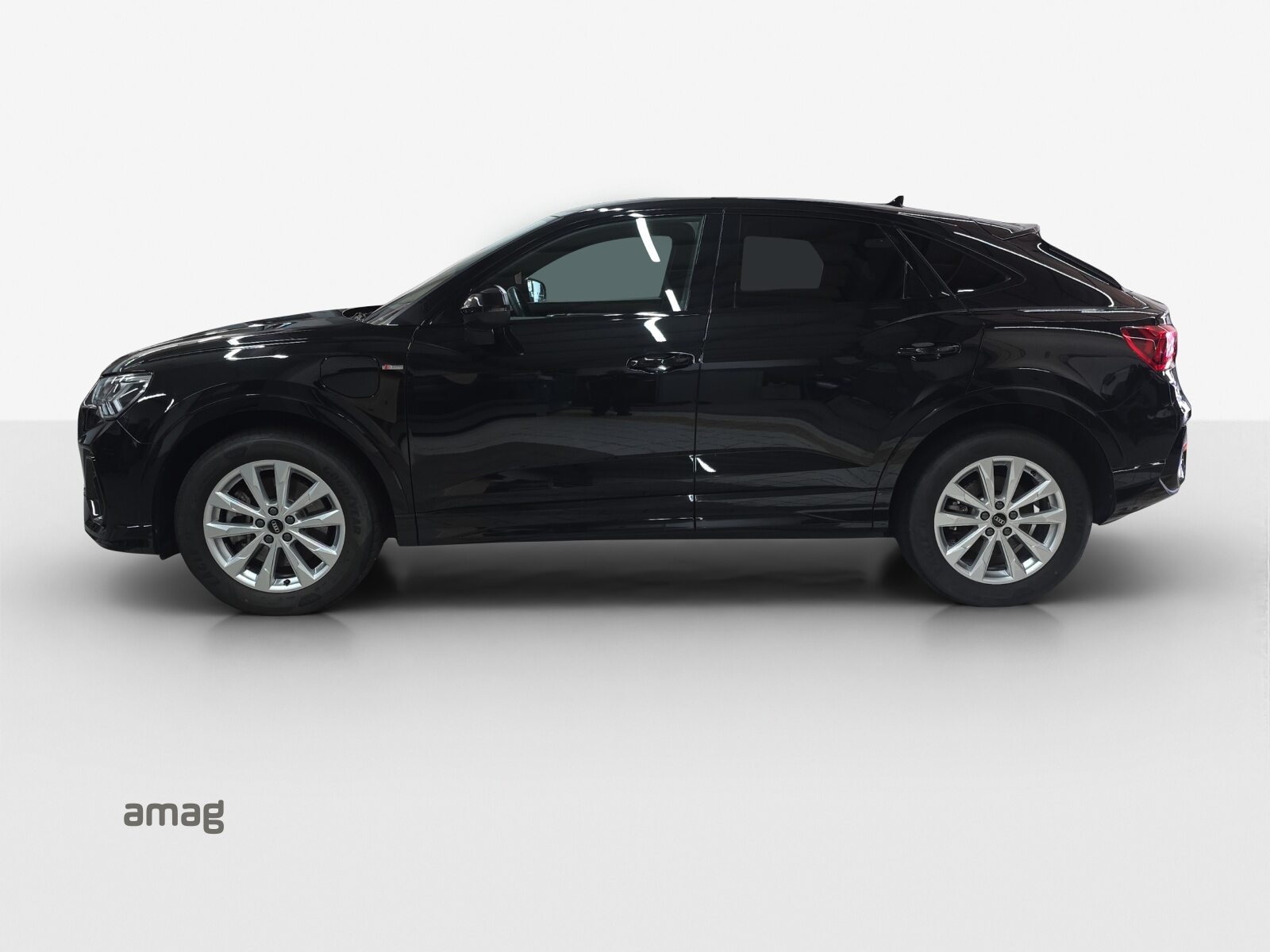 AUDI Q3 Sportback 45 TFSI e S line, Full-Hybrid Petrol/Electric, Second hand / Used, Automatic - 2