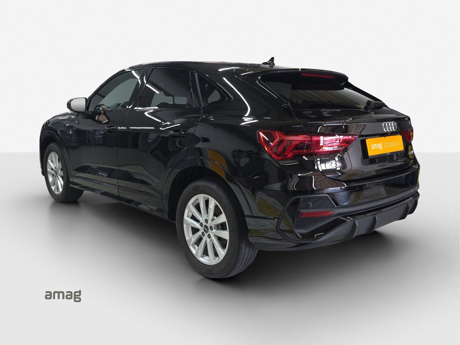 AUDI Q3 Sportback 45 TFSI e S line, Full-Hybrid Petrol/Electric, Second hand / Used, Automatic - 3