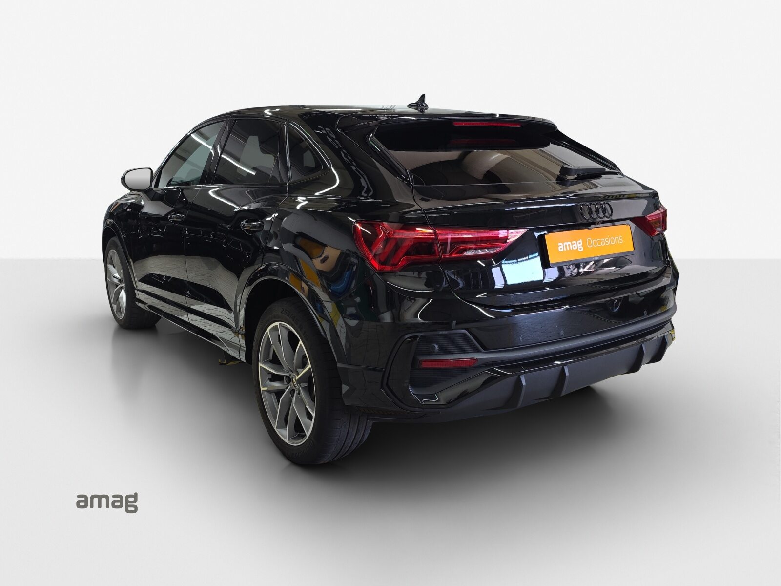 AUDI Q3 Sportback 35 TFSI S line Attraction, Petrol, Second hand / Used, Automatic - 3