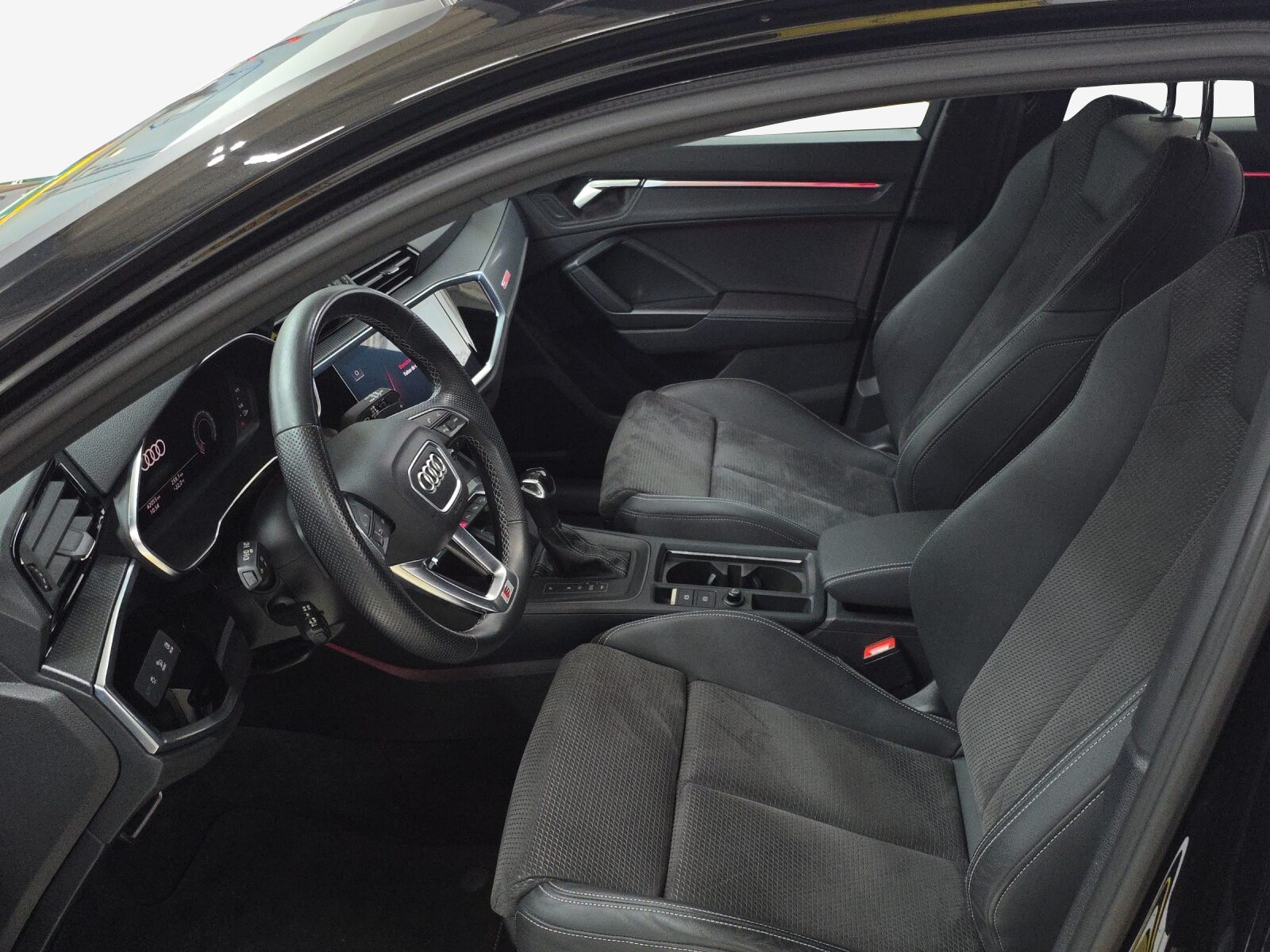 AUDI Q3 Sportback 35 TFSI S line Attraction, Petrol, Second hand / Used, Automatic - 7