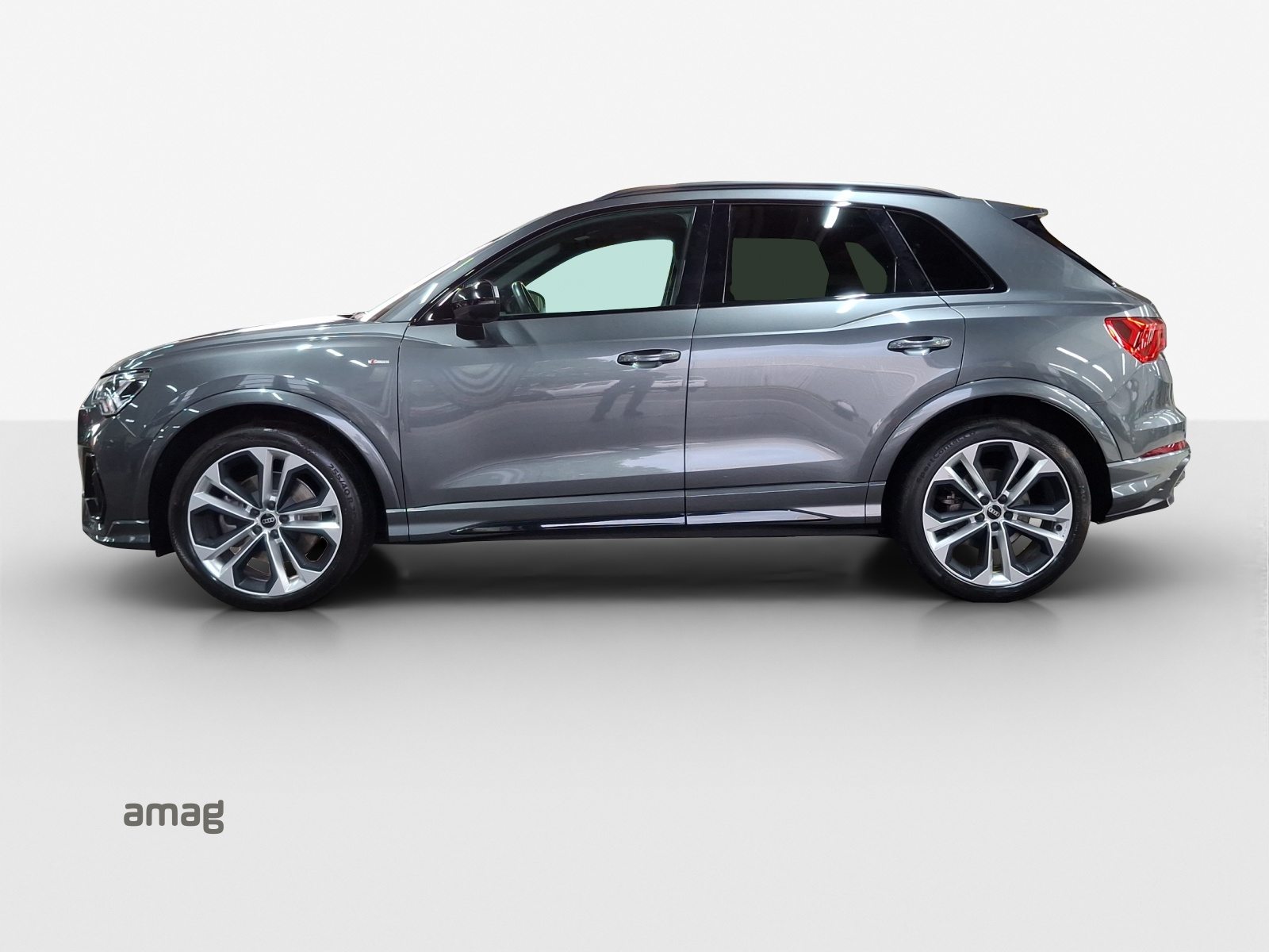 AUDI Q3 45 TFSI S line, Petrol, Second hand / Used, Automatic - 2