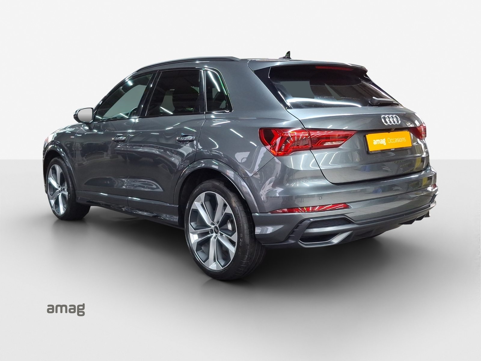AUDI Q3 45 TFSI S line, Petrol, Second hand / Used, Automatic - 3