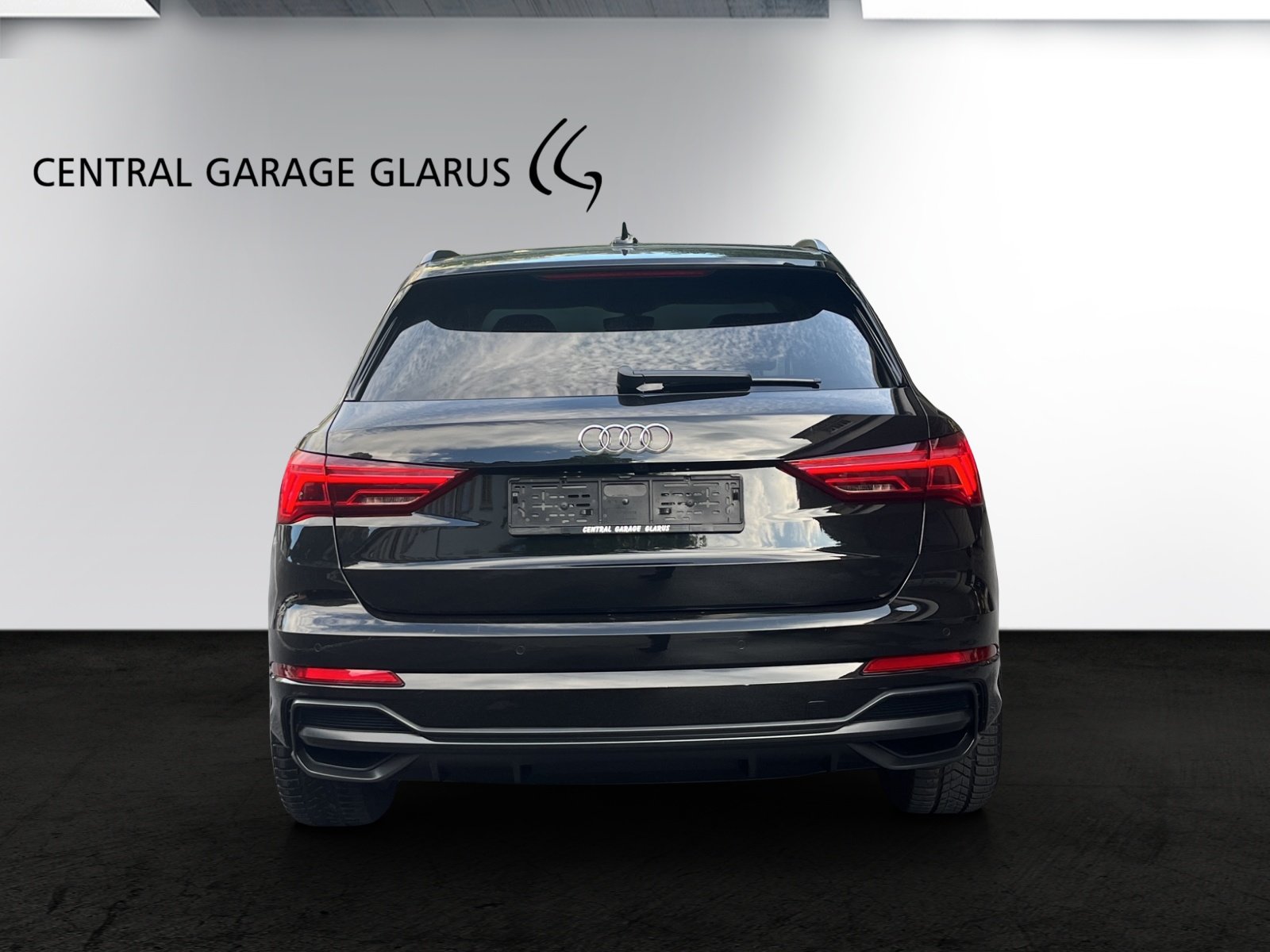AUDI Q3 35 TFSI S line Attraction S-tronic, Benzin, Occasion / Gebraucht, Automatik - 7