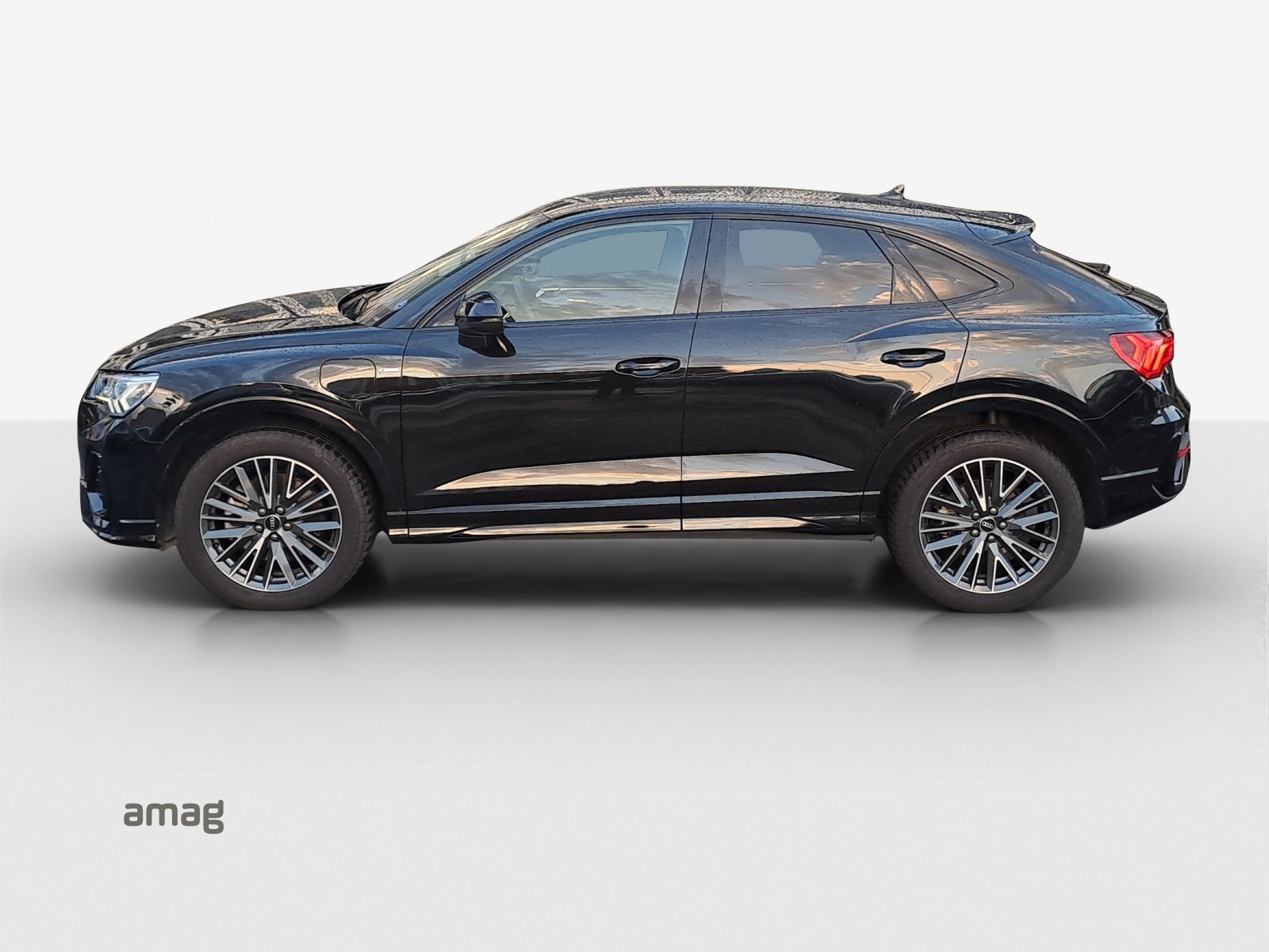 AUDI Q3 Sportback 45 TFSI e S line, Full-Hybrid Petrol/Electric, Second hand / Used, Automatic - 2